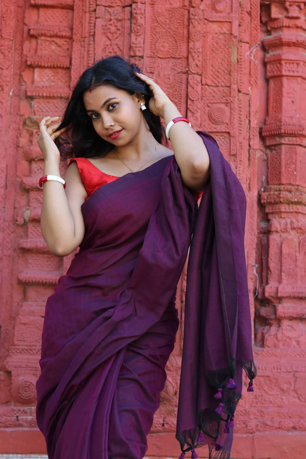 Women Magenta Solid Cotton Saree - Image 5