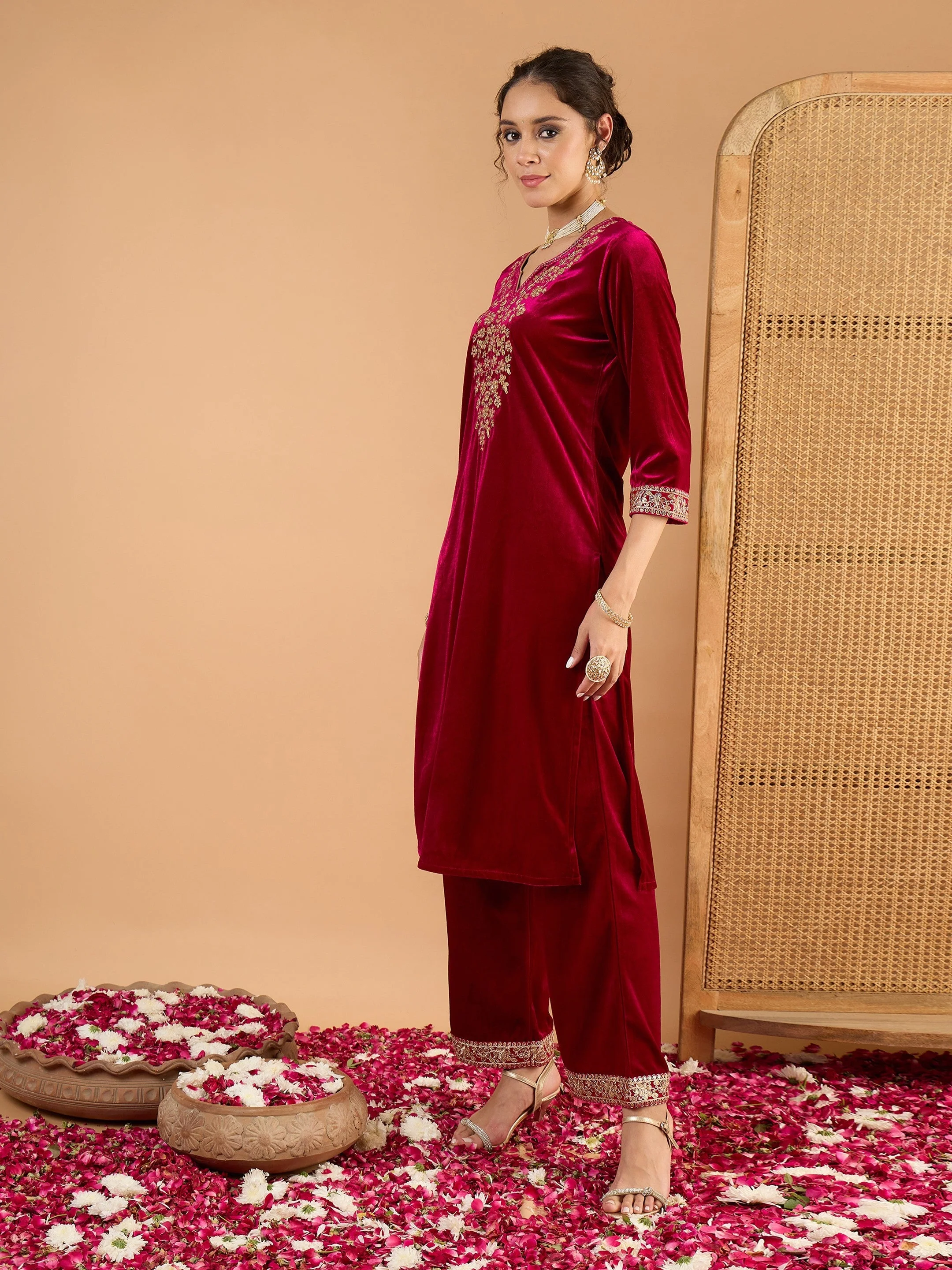 Women Magenta Velvet Embroidered Kurta With Straight Pants - Image 3