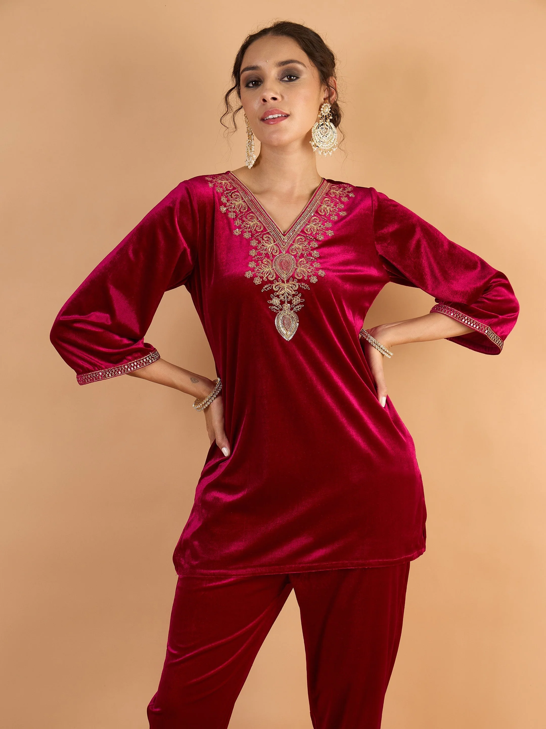 Women Magenta Velvet Embroidered Short Kurta With Pencil Pants - Image 2