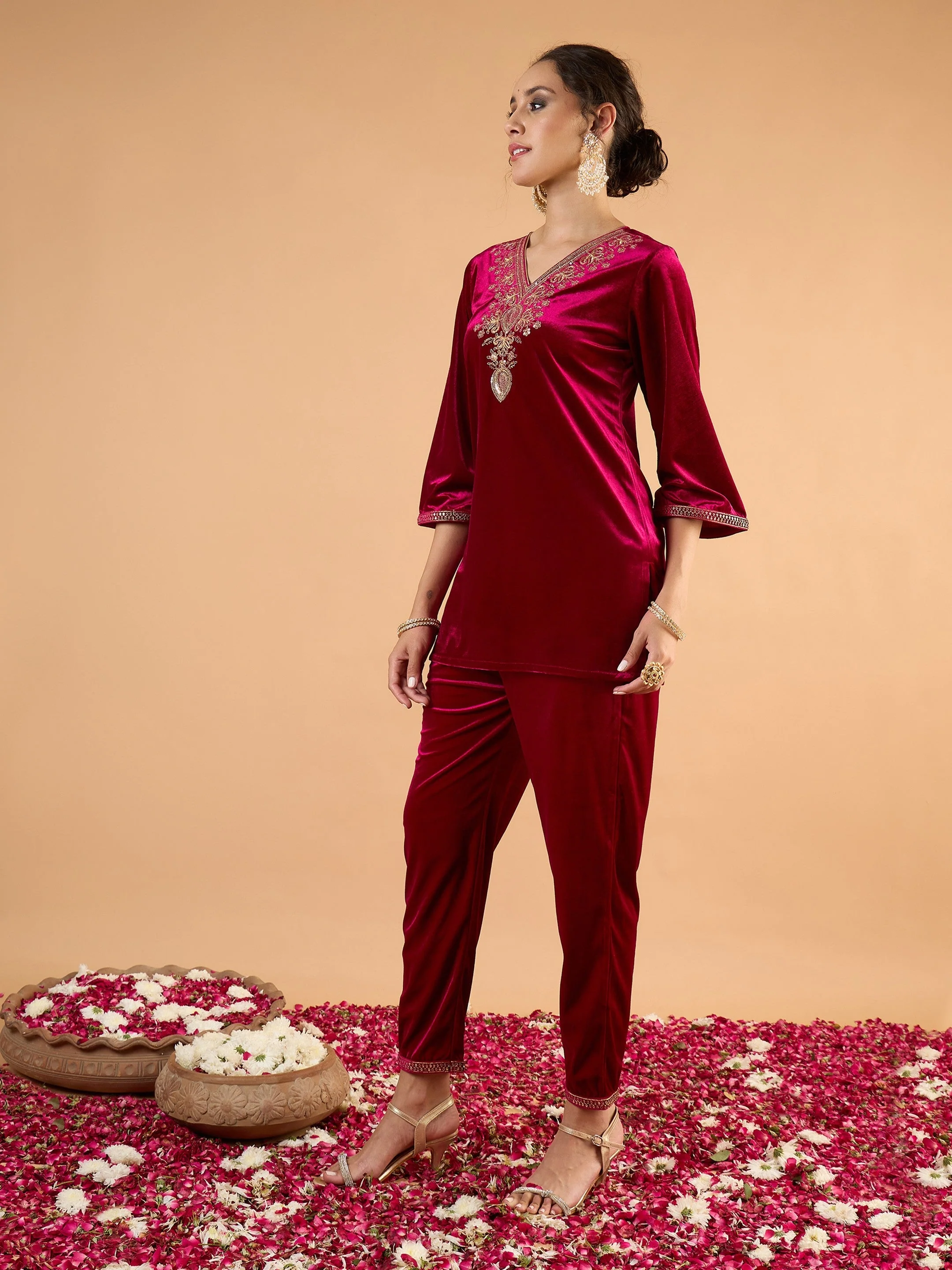 Women Magenta Velvet Embroidered Short Kurta With Pencil Pants - Image 3