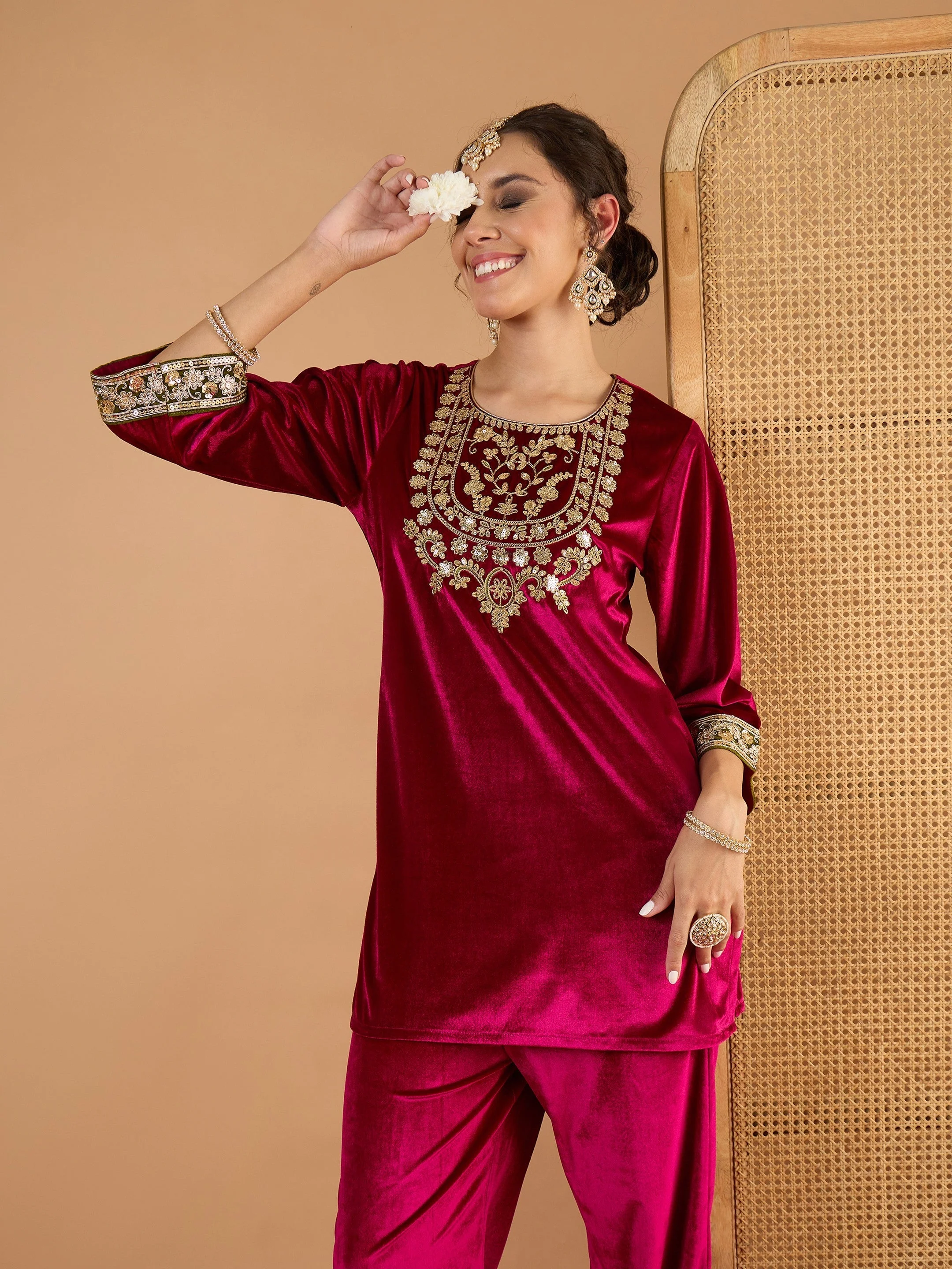 Women Magenta Velvet Embroidered Short Kurta With Straight Pants - Image 4