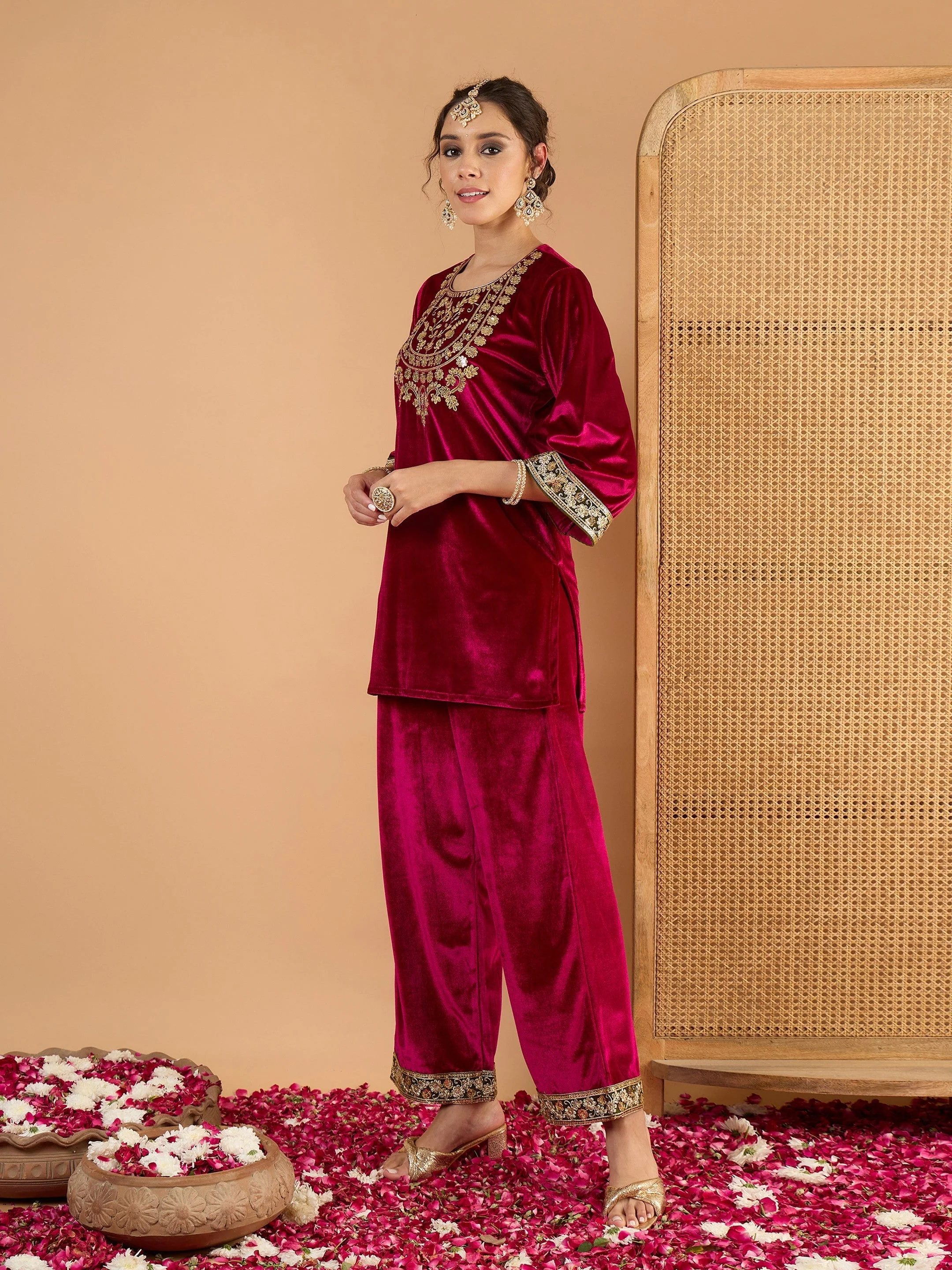 Women Magenta Velvet Embroidered Short Kurta With Straight Pants - Image 5