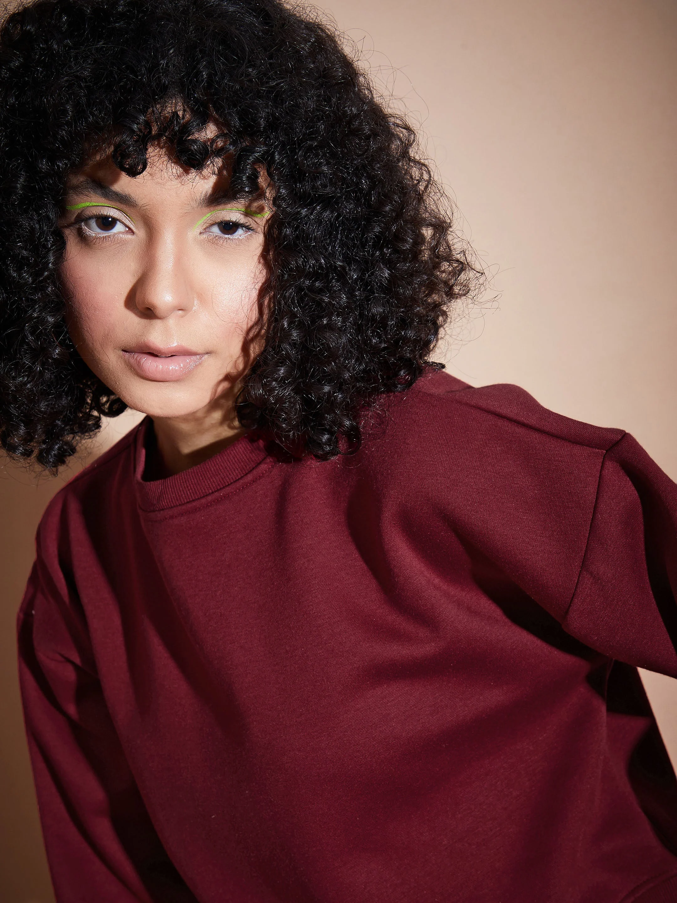 Women Maroon Fleece Oversized Sweatshirt With Joggers - Image 3