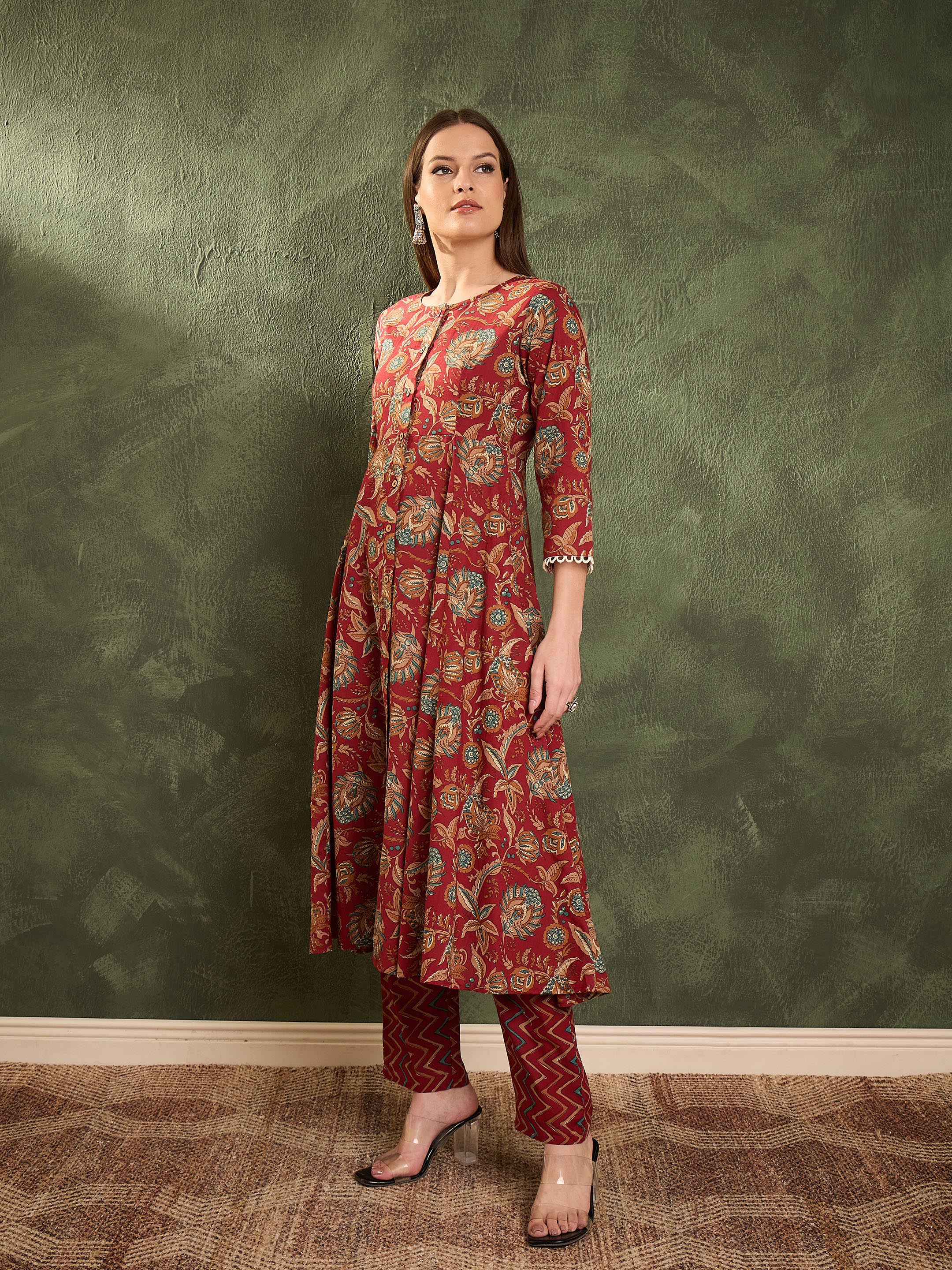 Women Maroon Floral Button Pocket Kurta With Pants - Image 3