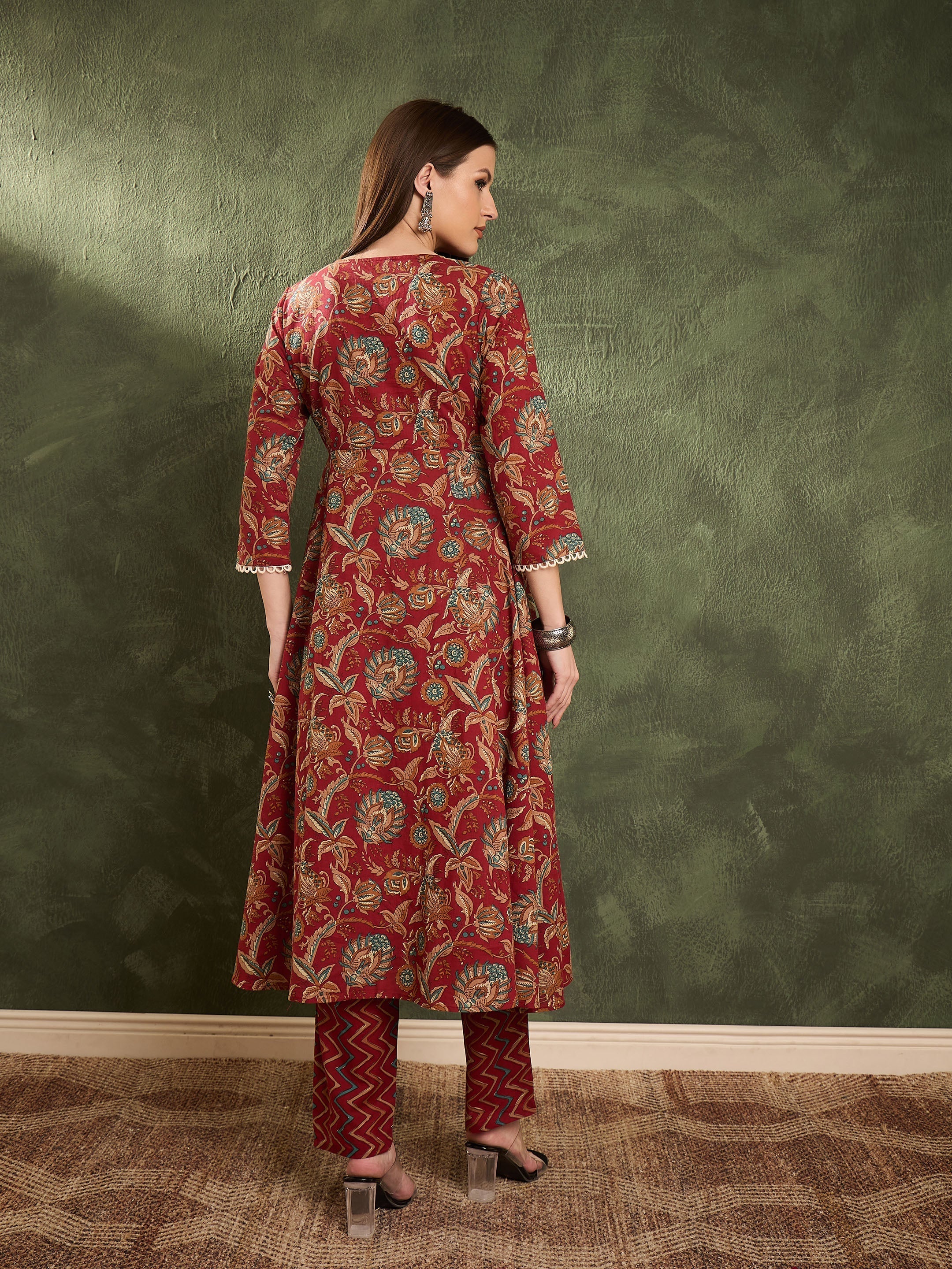 Women Maroon Floral Button Pocket Kurta With Pants - Image 5