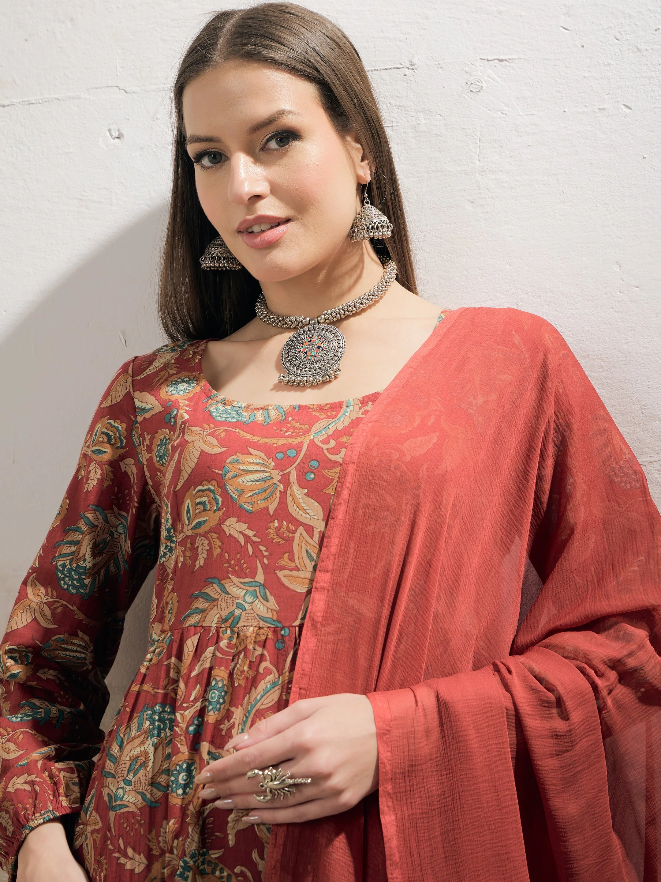 Women Maroon Floral Tiered Kurta With Pencil Pant & Dupatta - Image 4