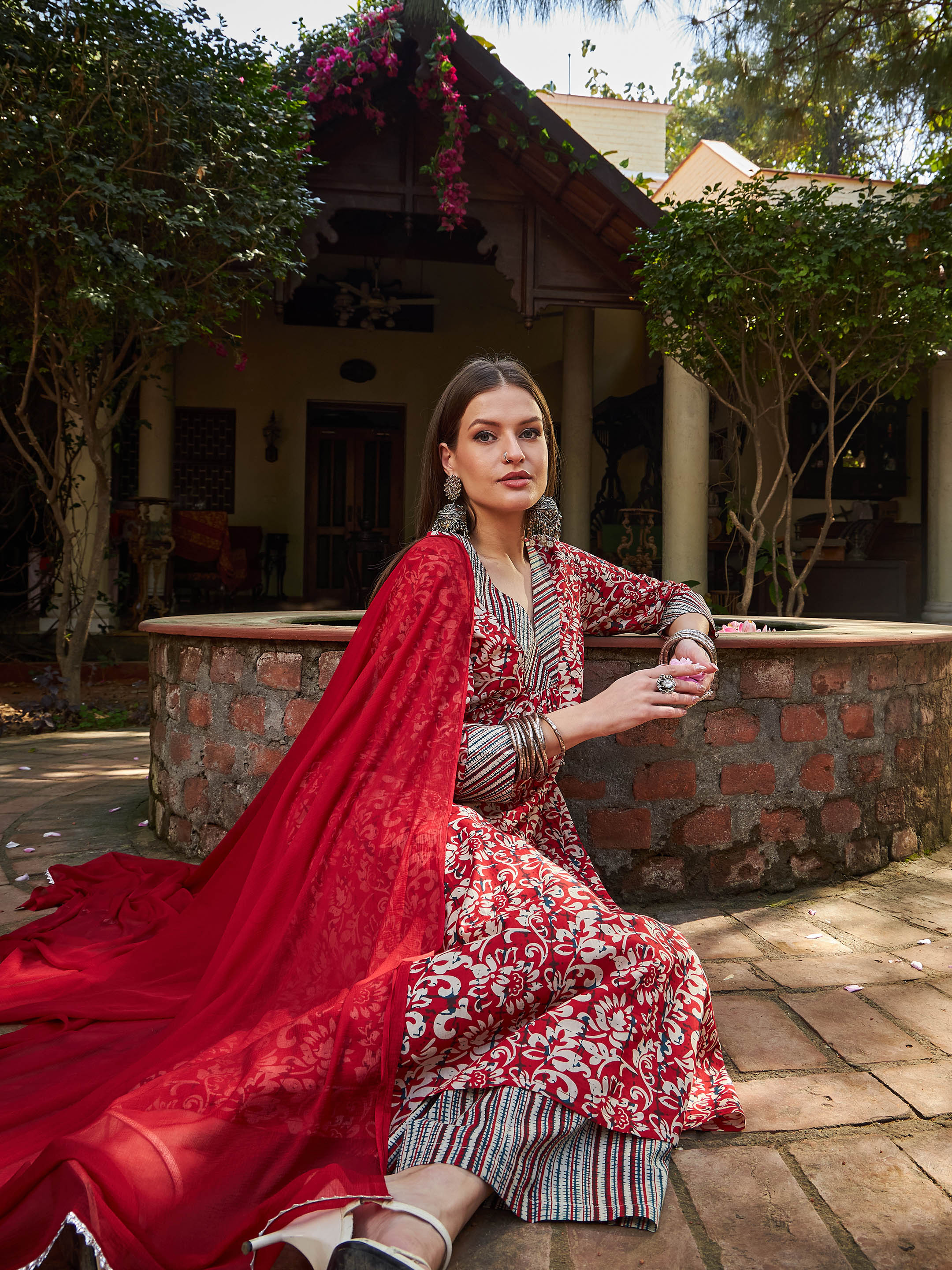 Women Maroon Geometric Print V Neck Kurta With Pencil Pants & Dupatta - Image 2
