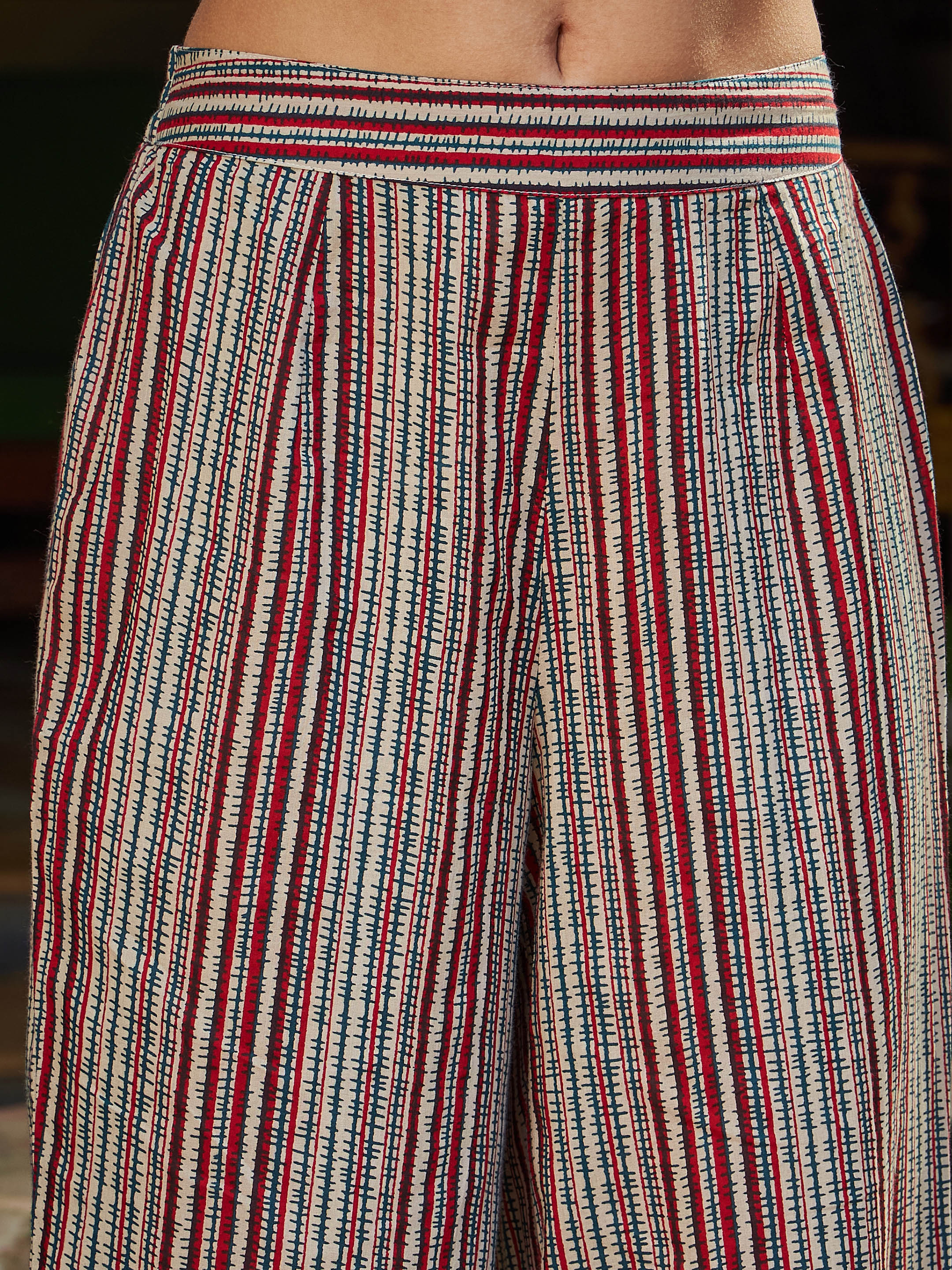 Women Maroon Geometric Print V Neck Kurta With Pencil Pants & Dupatta - Image 5