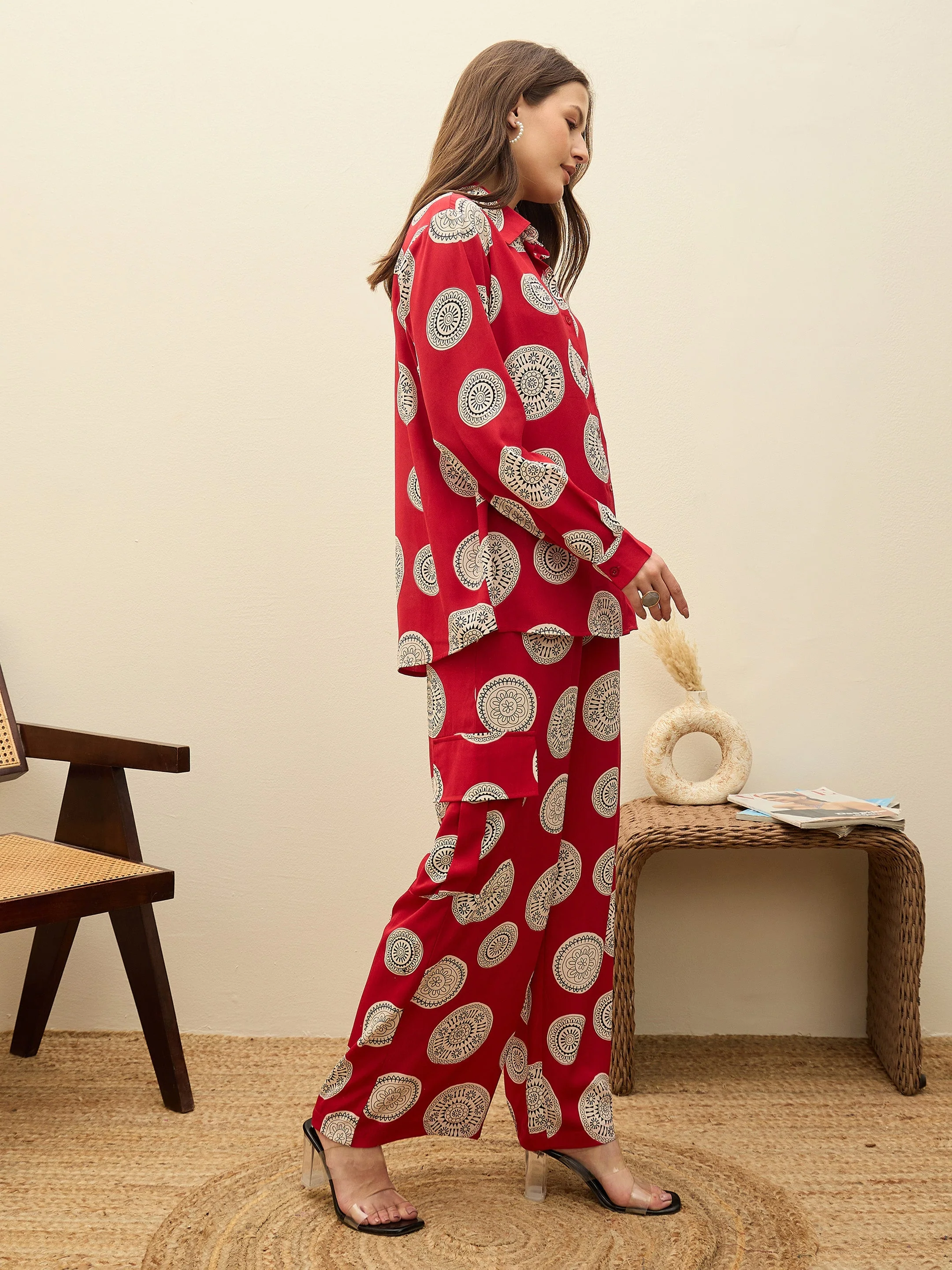 Women Maroon Printeded Oversized Shirt With Box Pocket Pants - Image 3