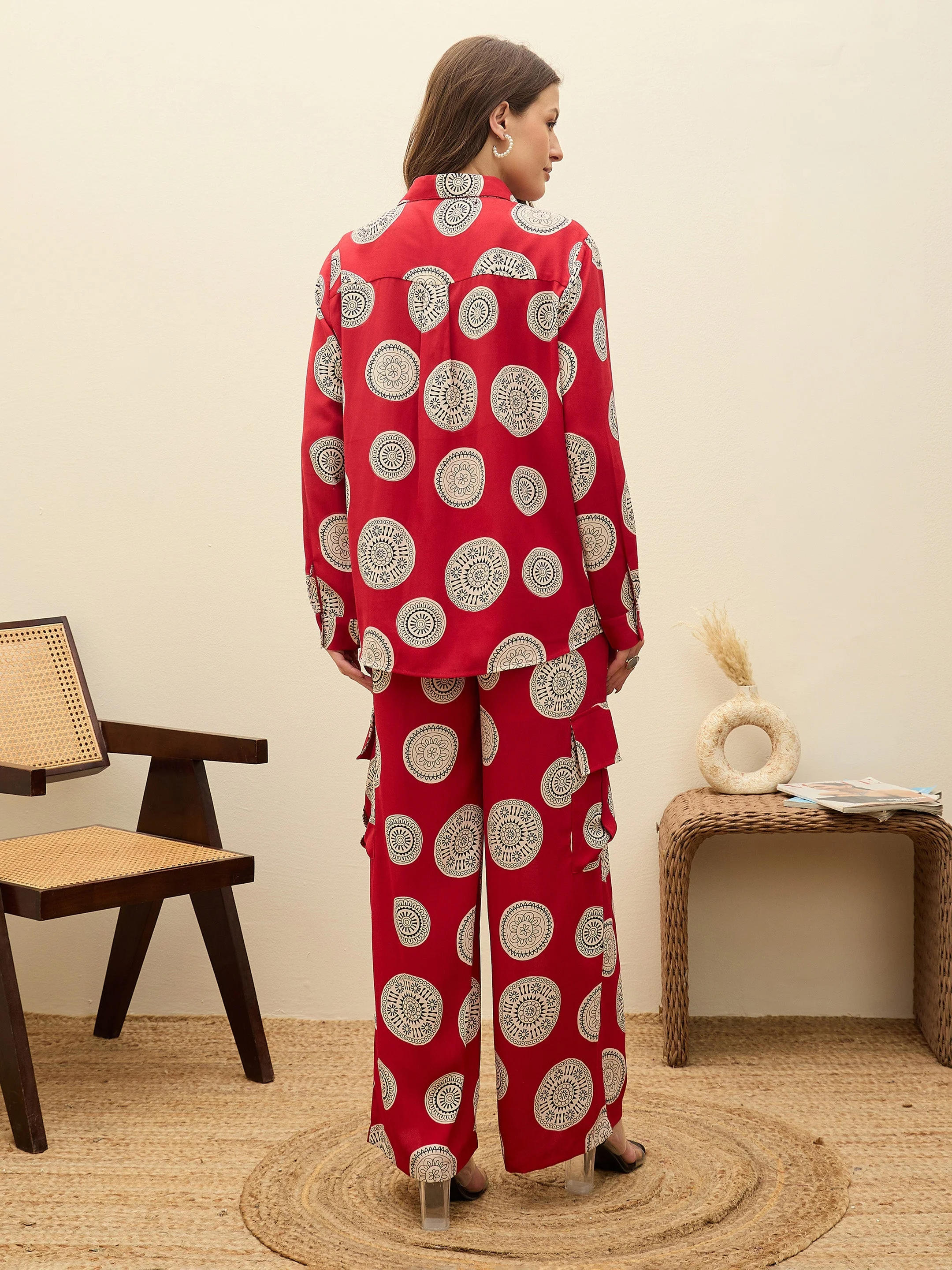 Women Maroon Printeded Oversized Shirt With Box Pocket Pants - Image 5