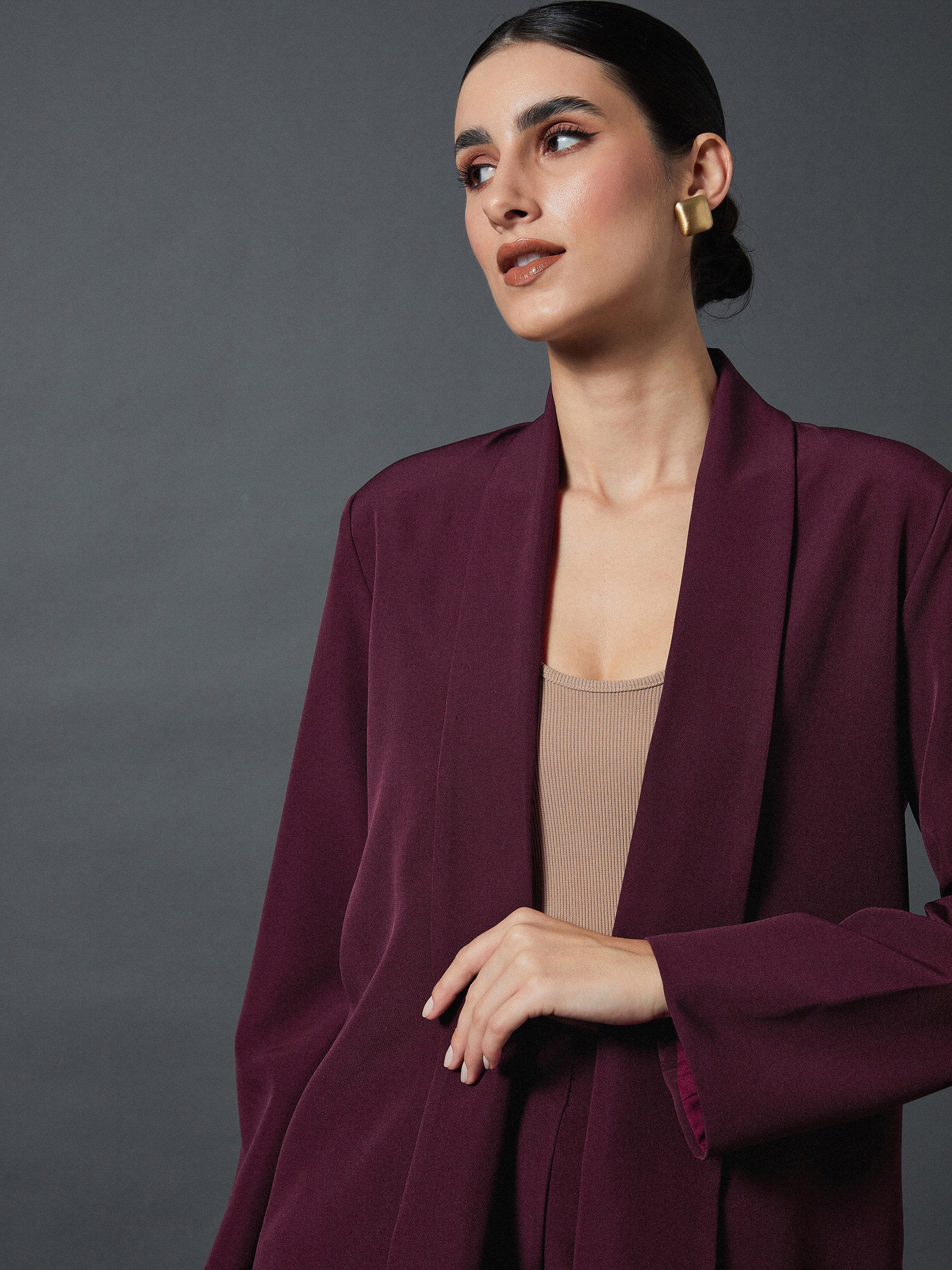 Women Maroon Shawl Collar Blazer With Balloon Fit Pants - Image 4