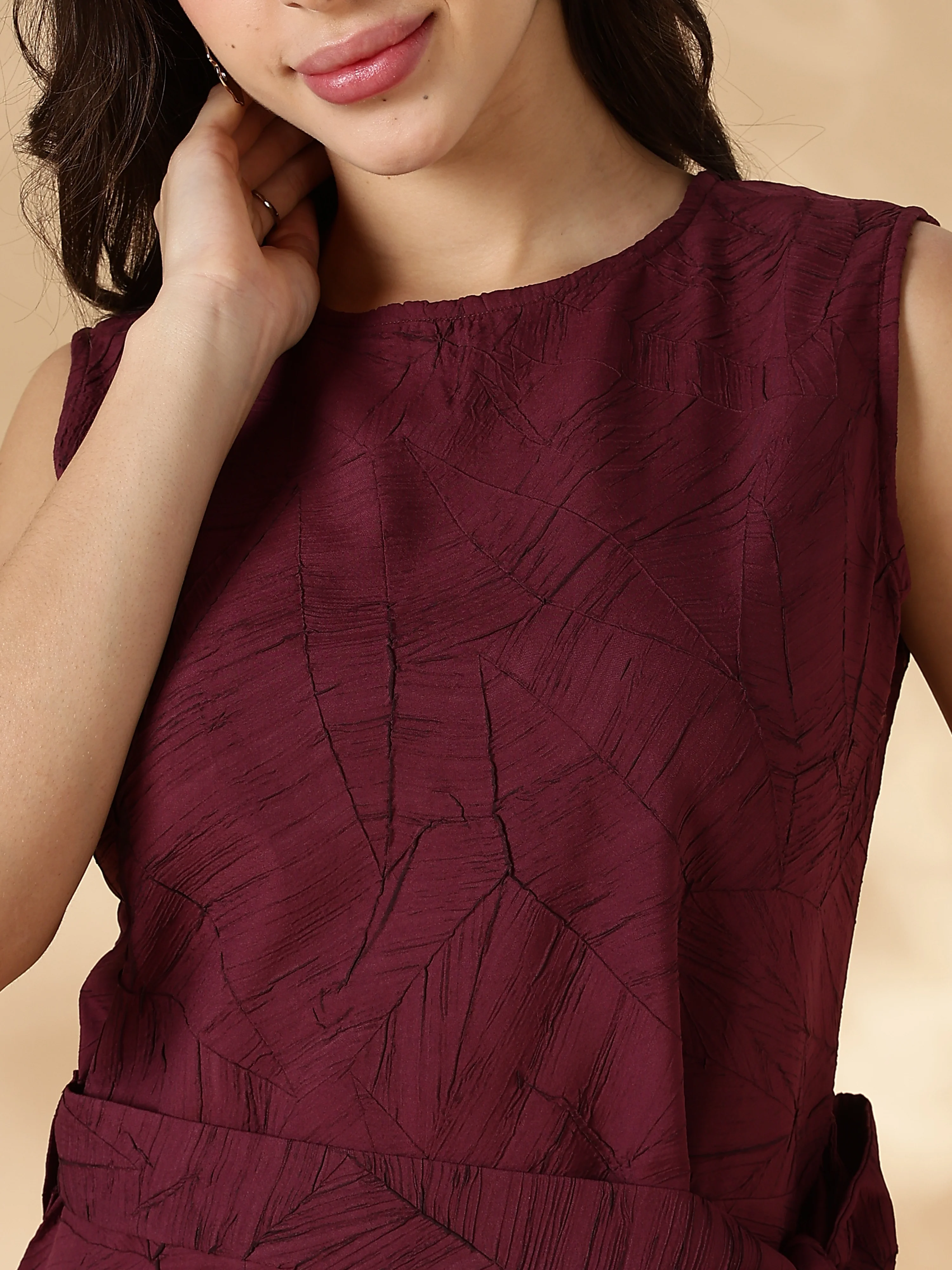 Women Maroon Textured Short Dress - Image 3