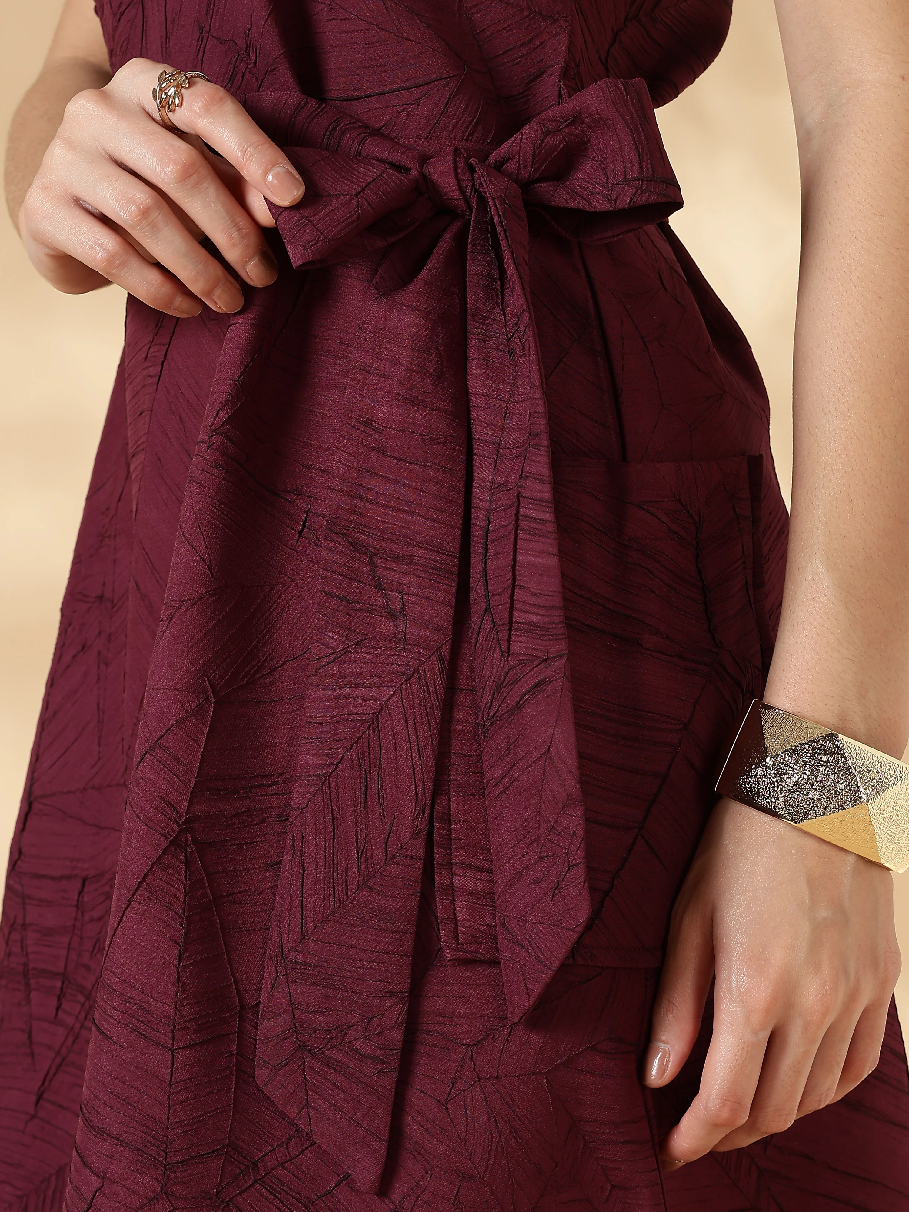 Women Maroon Textured Short Dress - Image 4