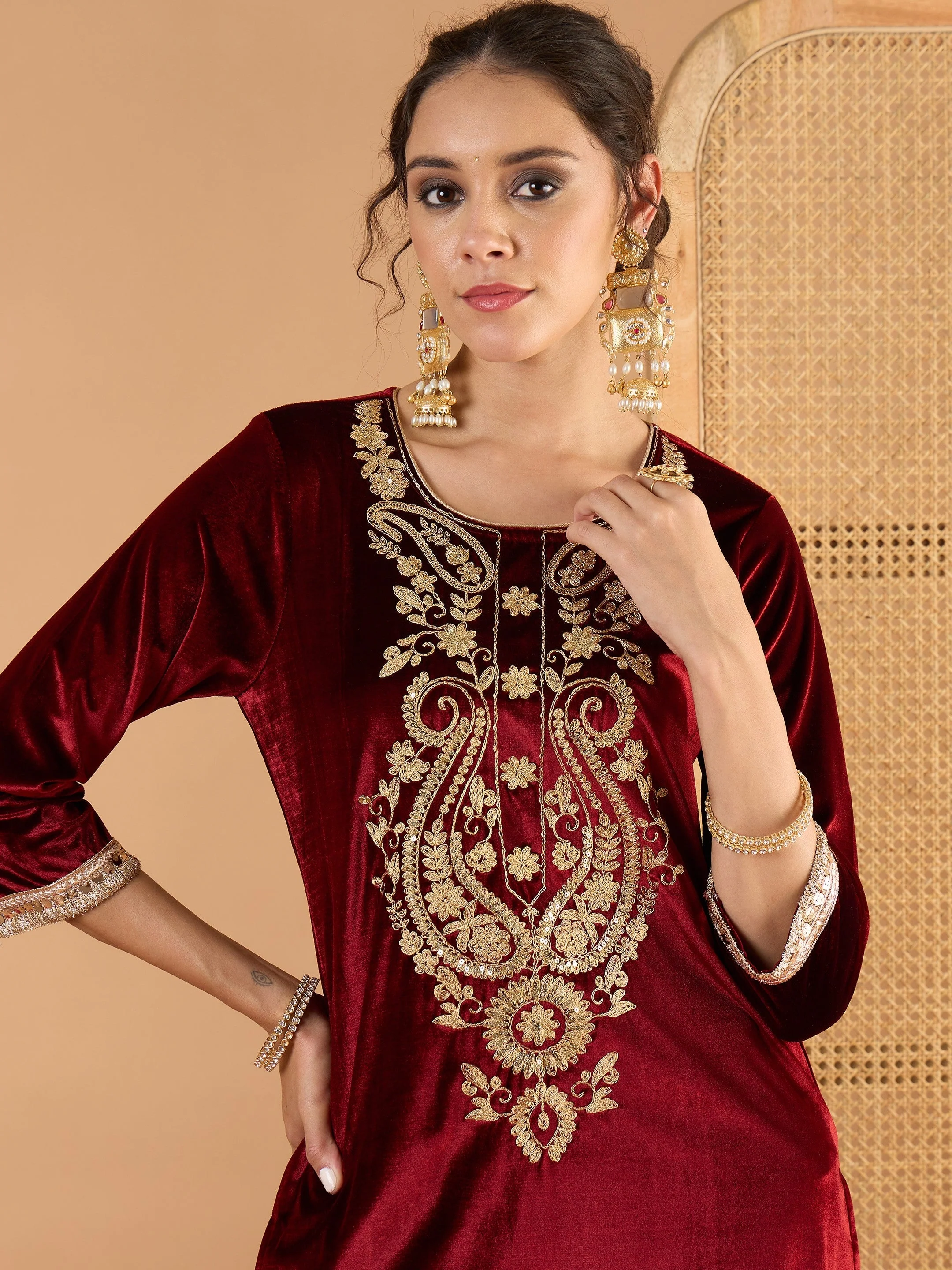 Women Maroon Velvet Embroidered Round Neck Kurta With Pencil Pants - Image 2