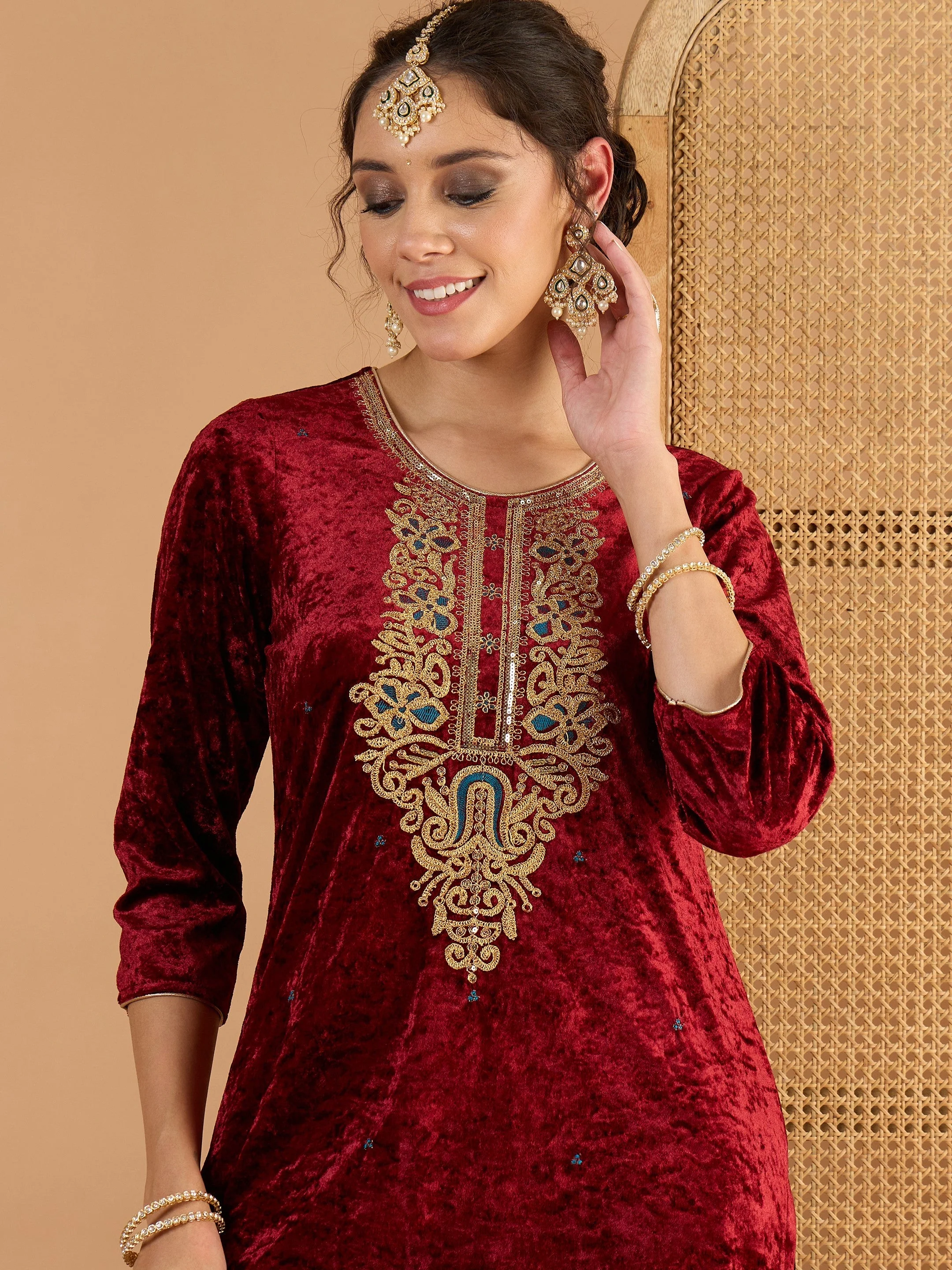 Women Maroon Velvet Embroidered Straight Kurta With Straight Pants - Image 2
