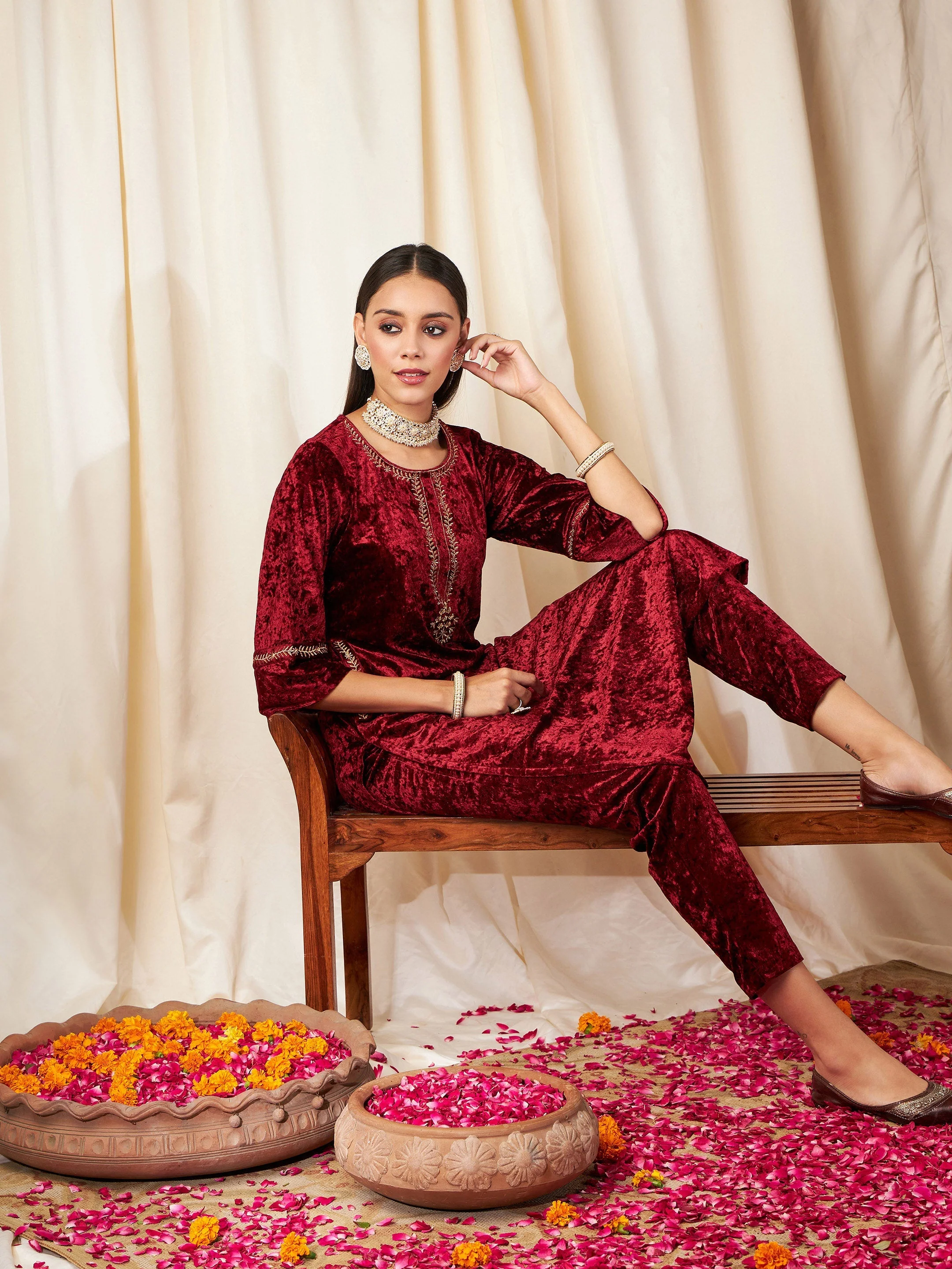 Women Maroon Velvet Pocket Embroidery Straight Kurta - Image 2