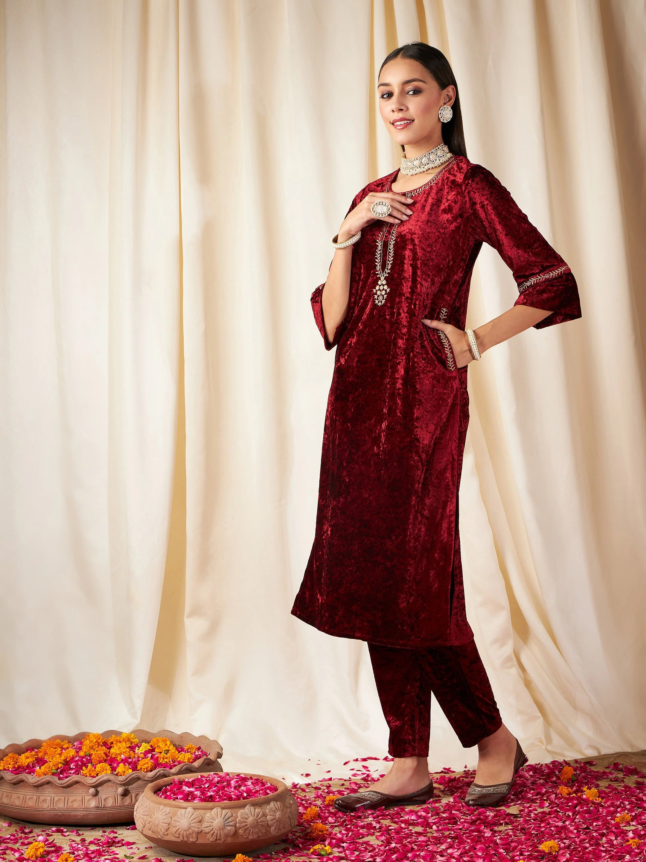 Women Maroon Velvet Pocket Embroidery Straight Kurta - Image 3