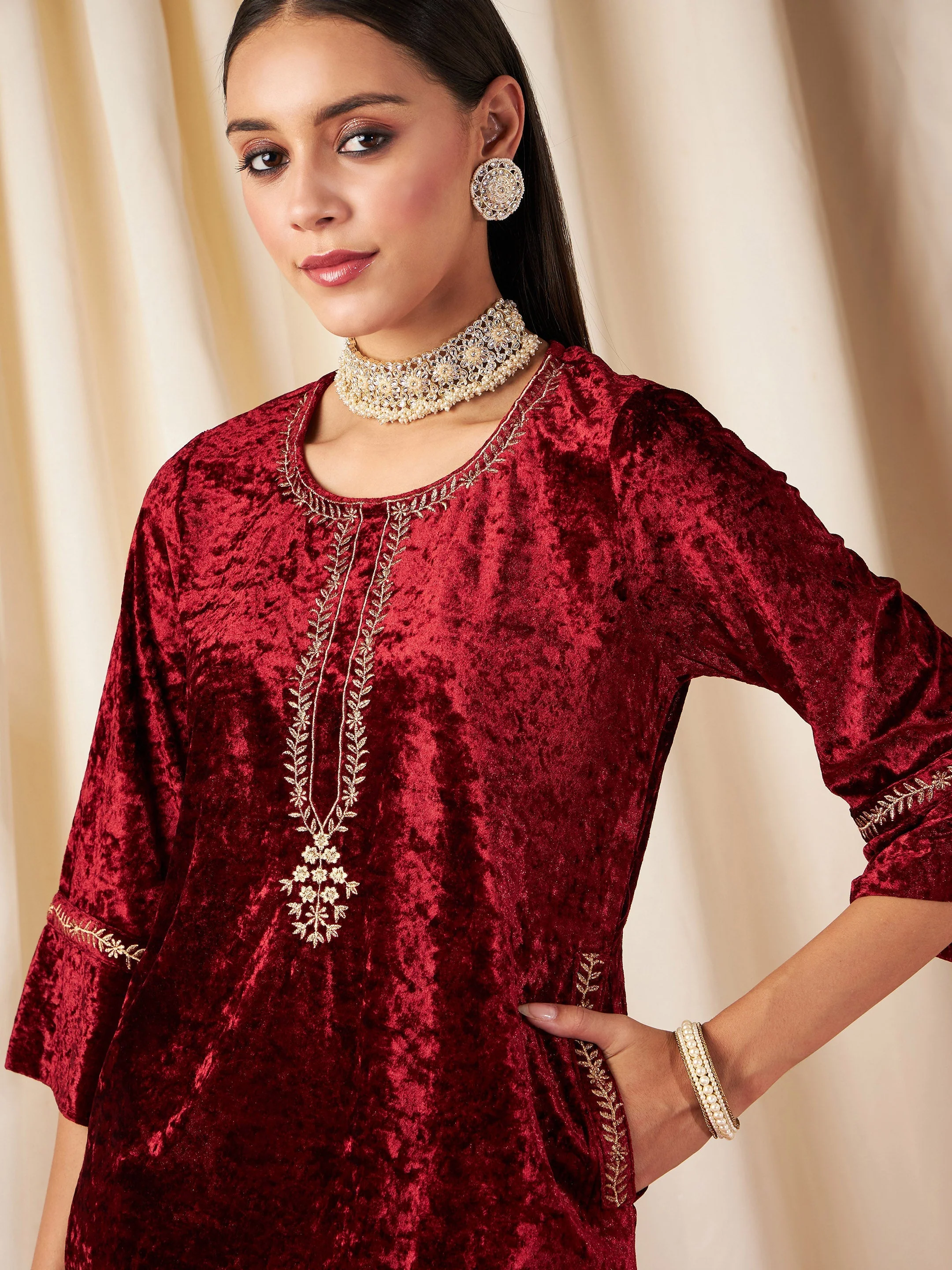Women Maroon Velvet Pocket Embroidery Straight Kurta - Image 4