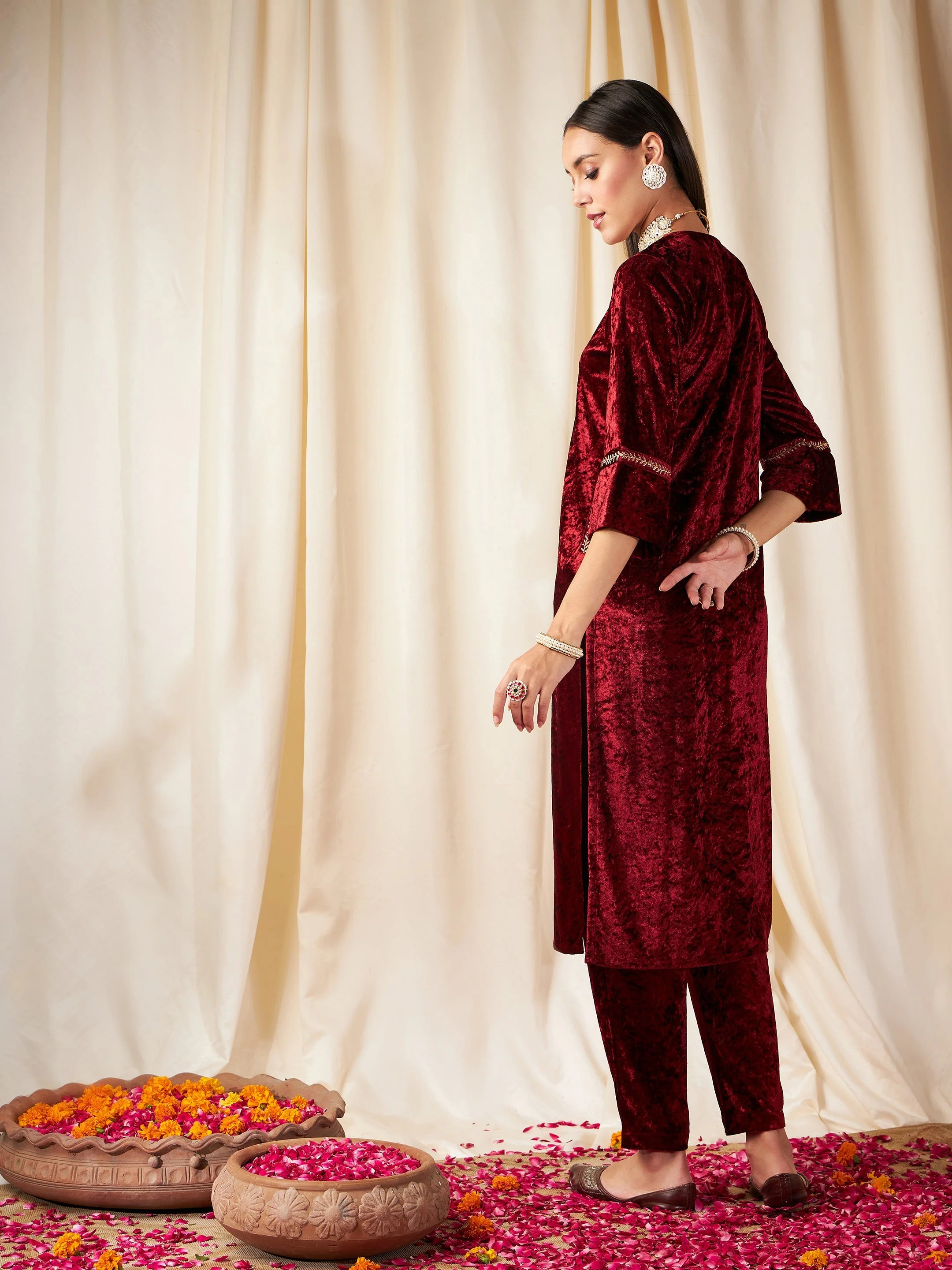Women Maroon Velvet Pocket Embroidery Straight Kurta - Image 5