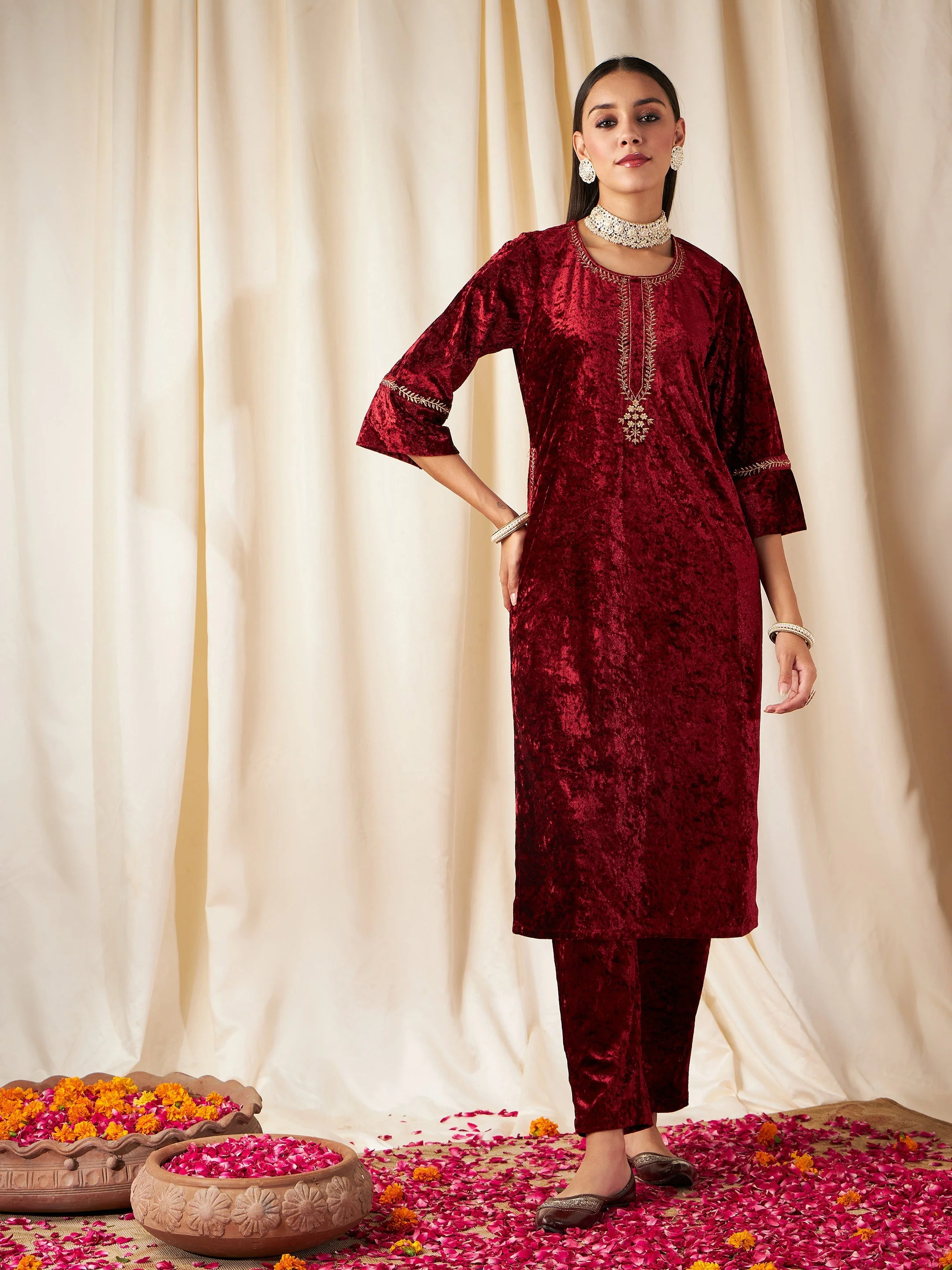 Women Maroon Velvet Pocket Embroidery Straight Kurta - Image 6