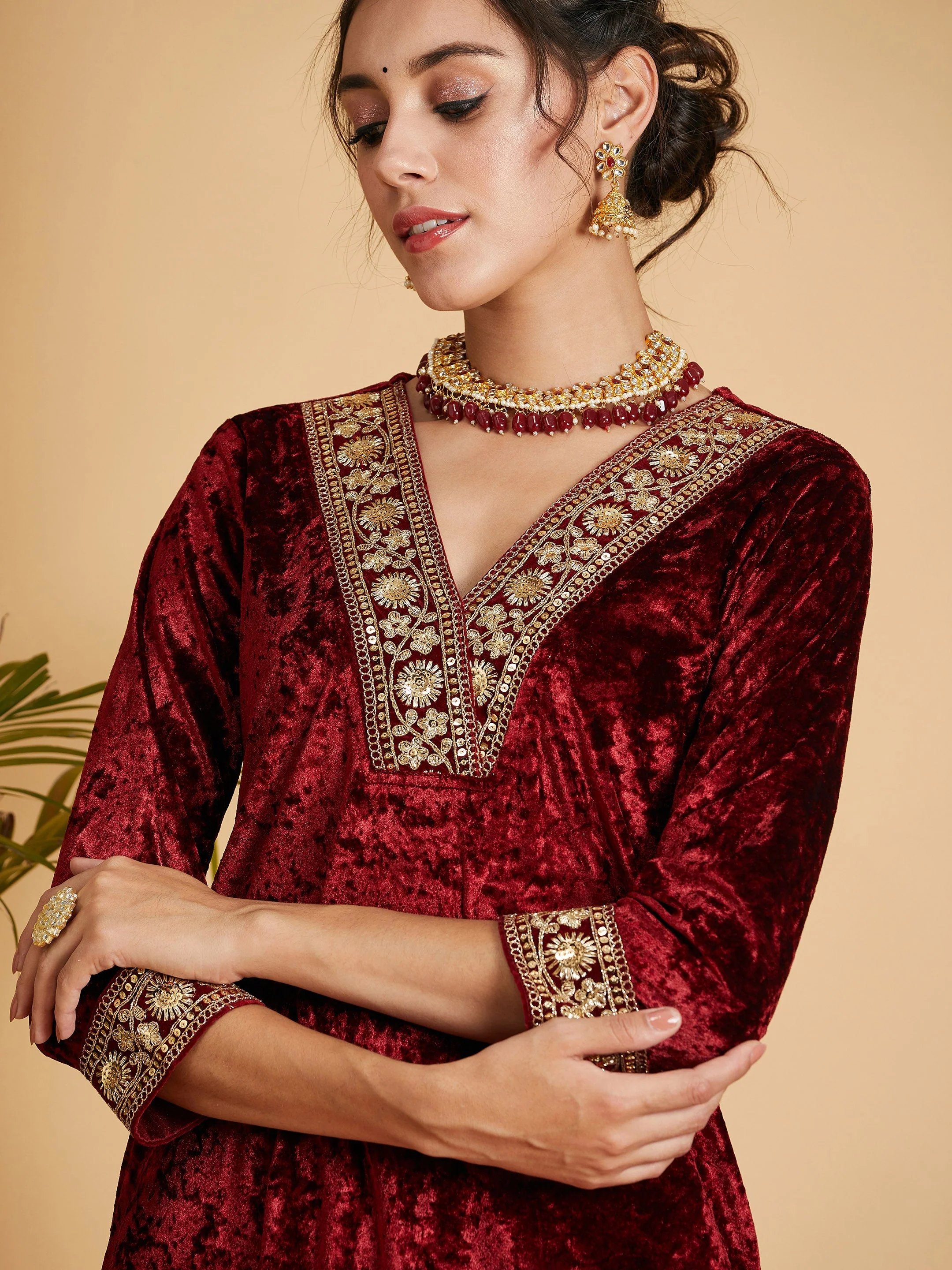 Women Maroon Velvet Straight Kurta - Image 4