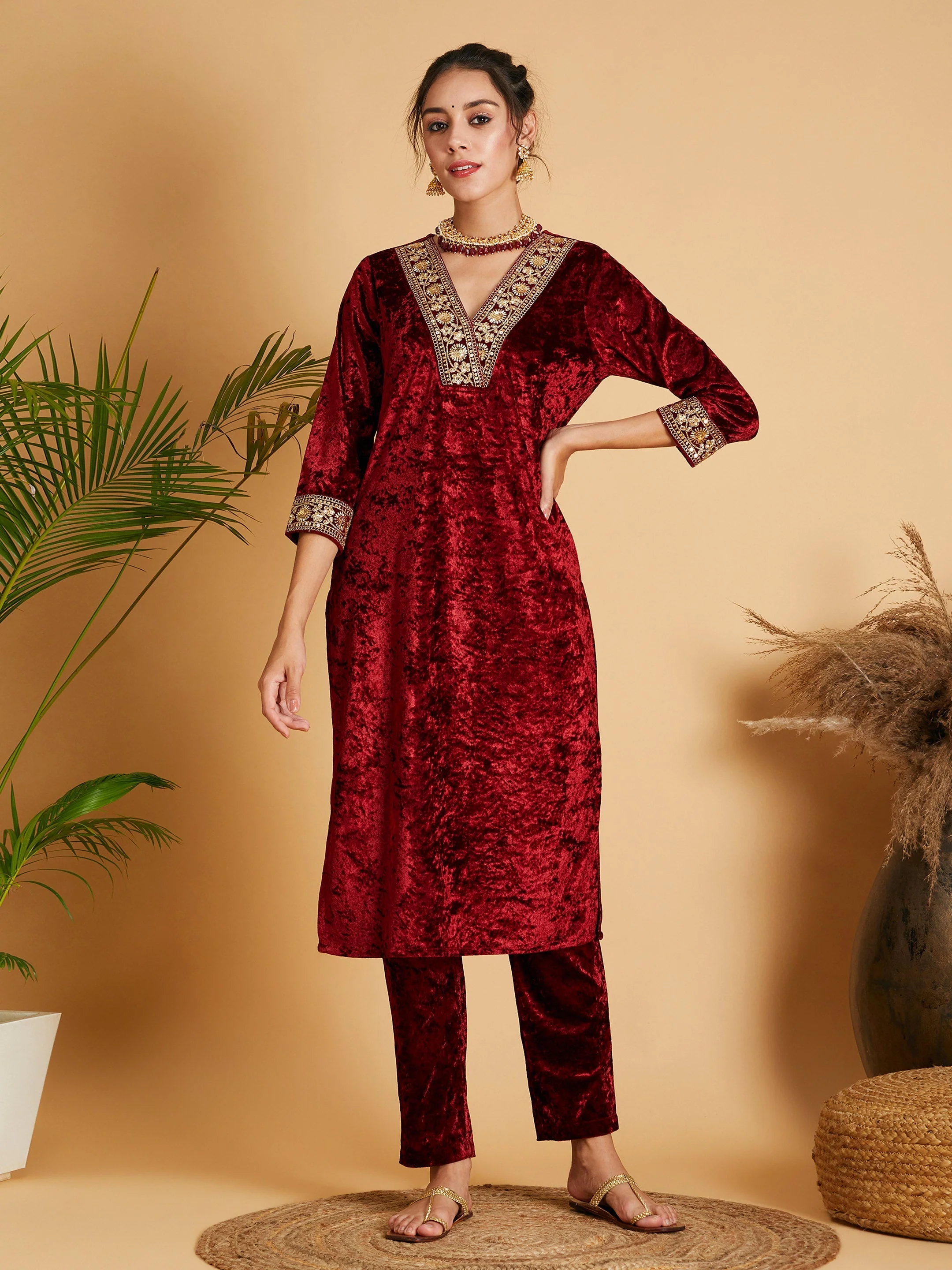 Women Maroon Velvet Straight Kurta - Image 6