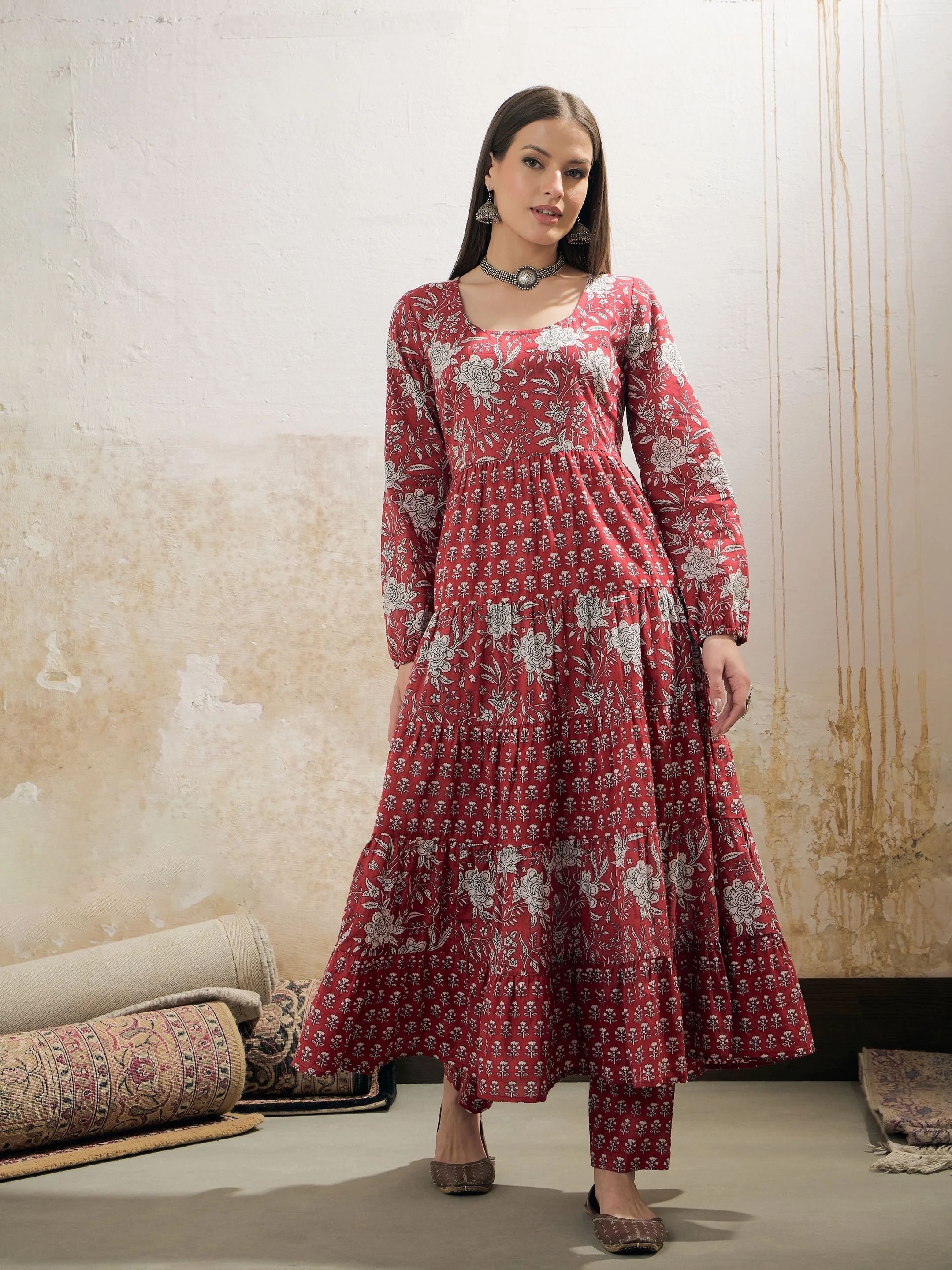 Women Maroon & White Cambric Tired Kurta With Pencil Pants - Image 2