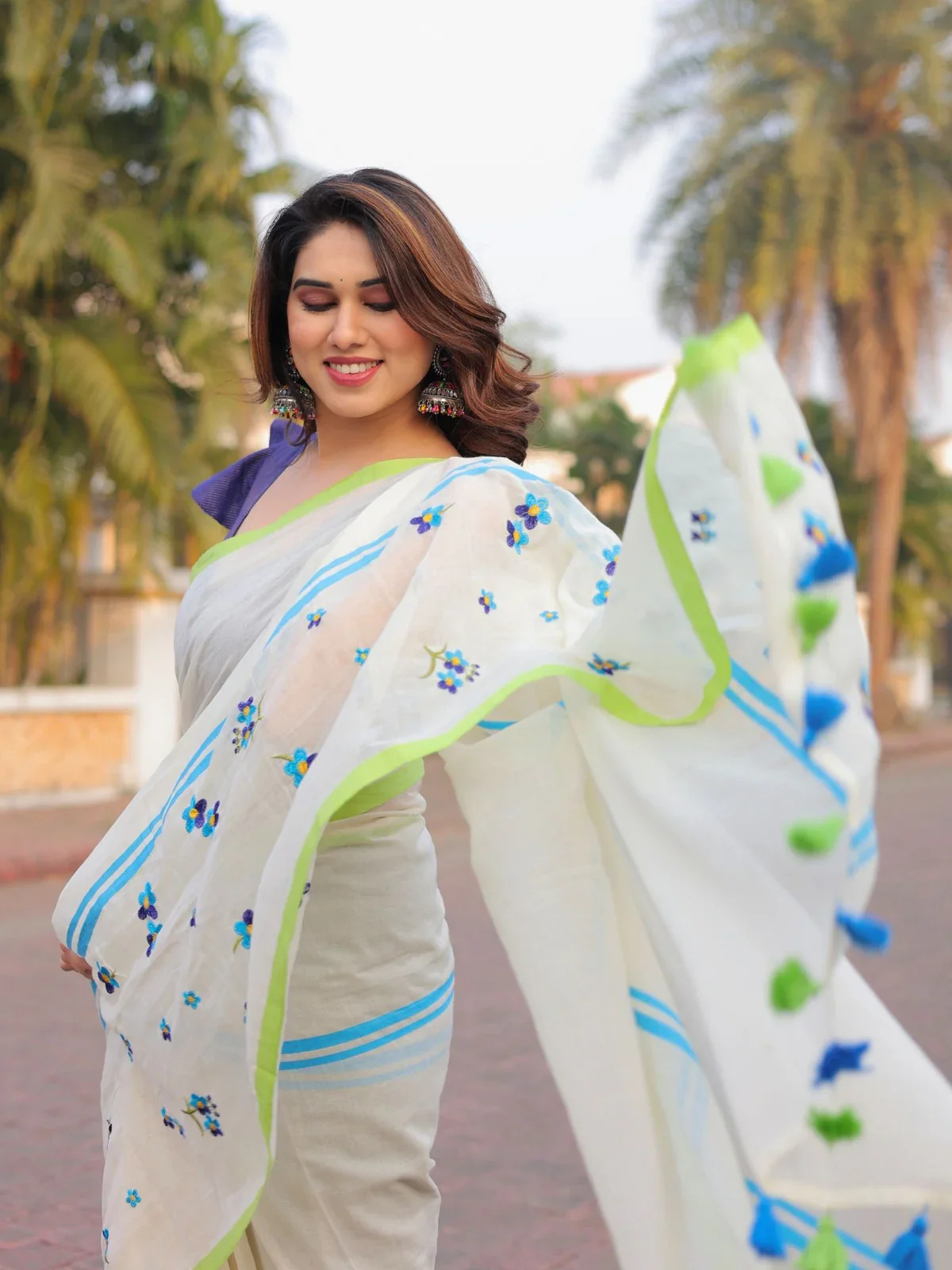 Women Mul Cotton Floral Saree - Image 4