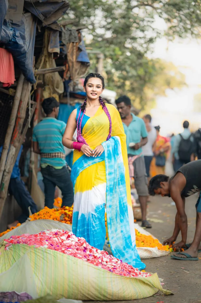 Women Mul Cotton Hand Dye Saree - Image 2