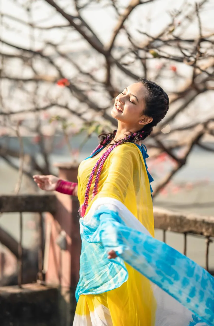 Women Mul Cotton Hand Dye Saree - Image 4