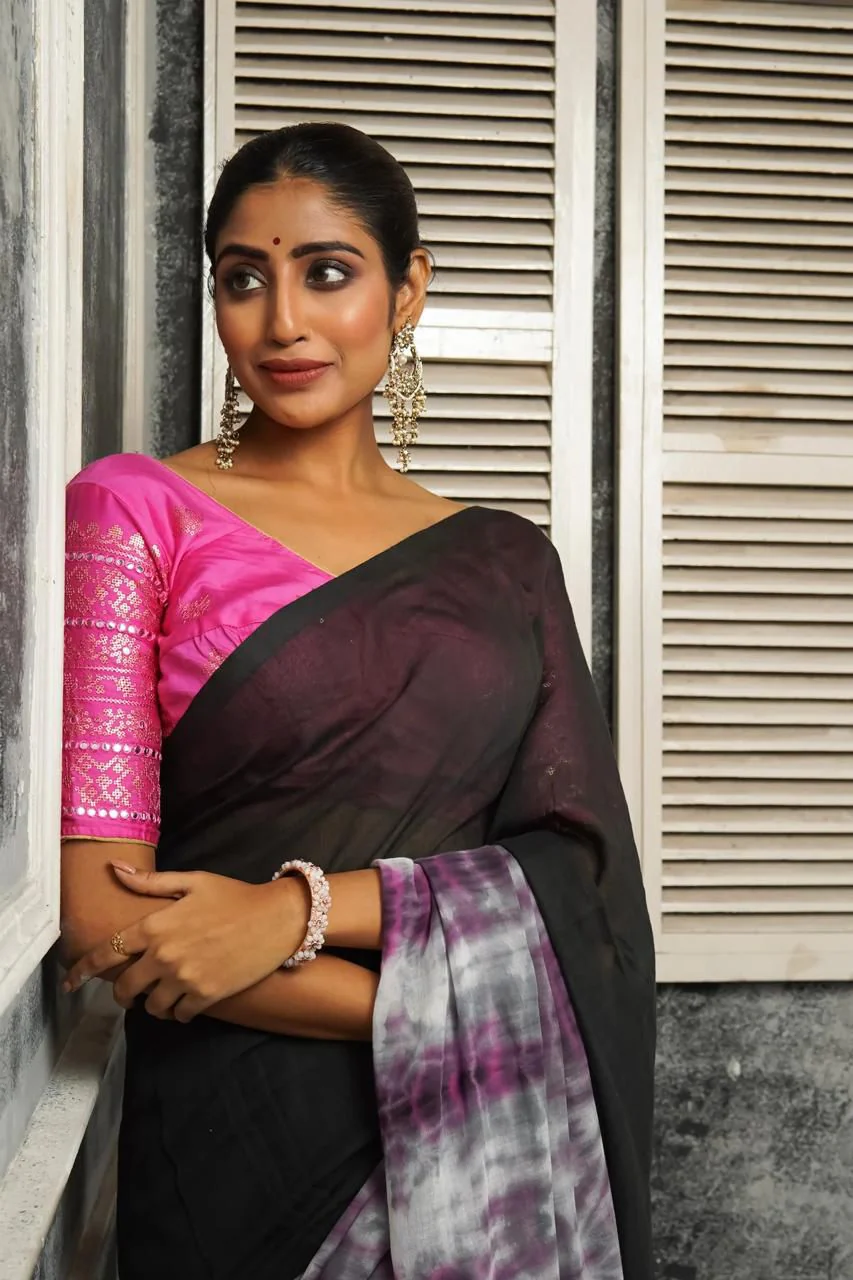 Women Mul Cotton Hand Dye Saree - Image 2