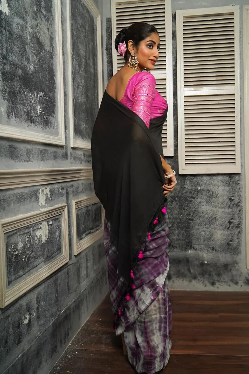 Women Mul Cotton Hand Dye Saree - Image 5