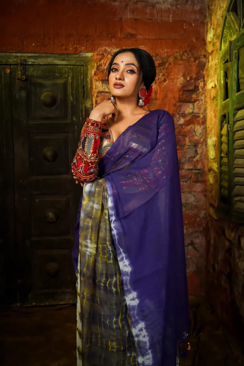 Women Mul Cotton Hand Dye Saree - Image 4