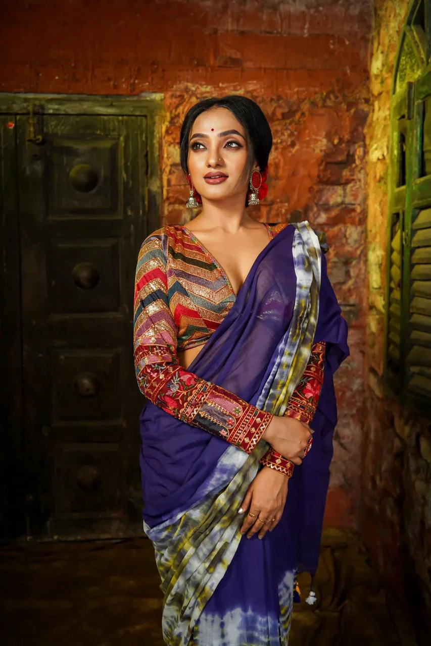 Women Mul Cotton Hand Dye Saree - Image 7