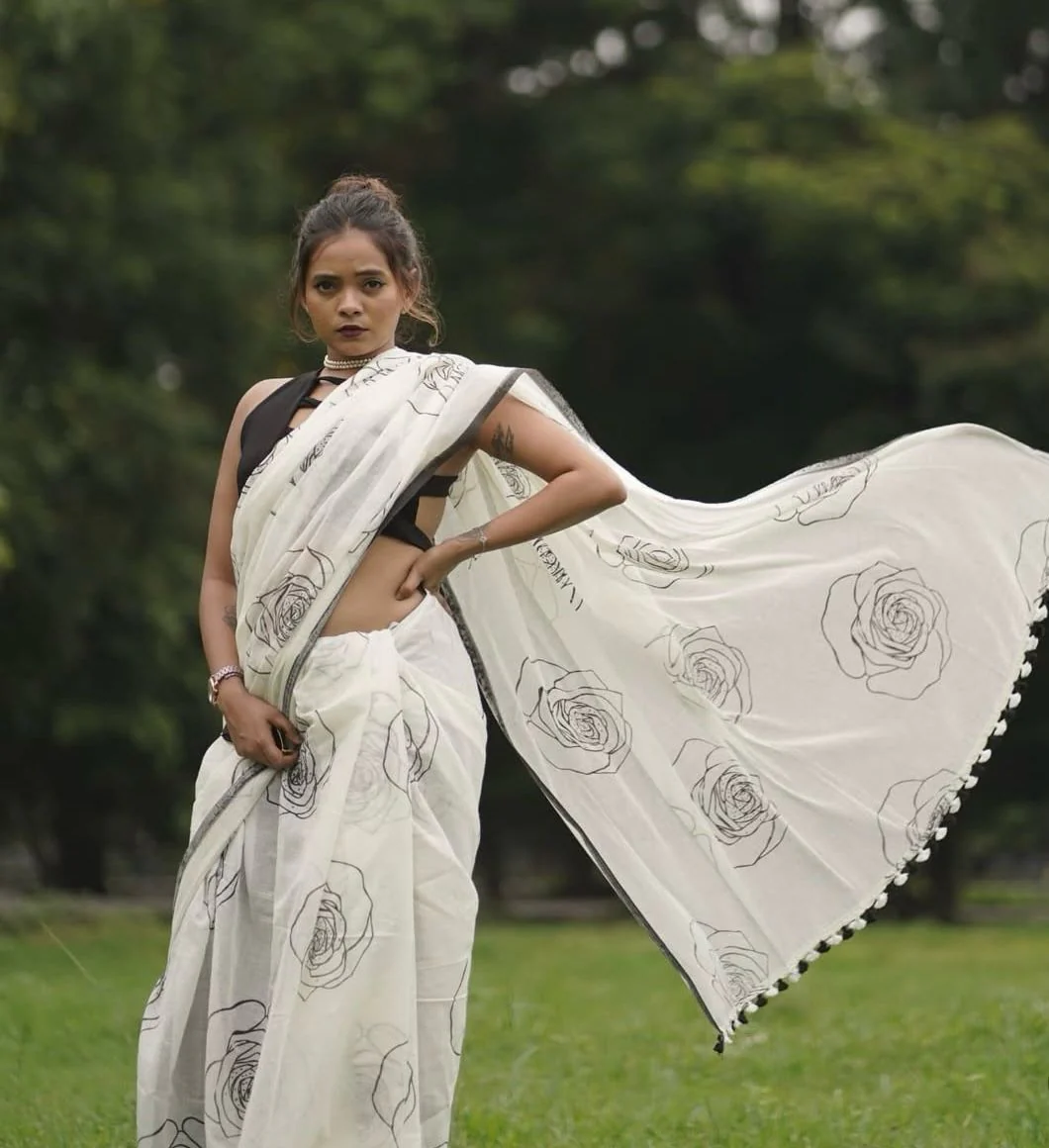 Women Mul Cotton Hand Paint Saree - Image 3