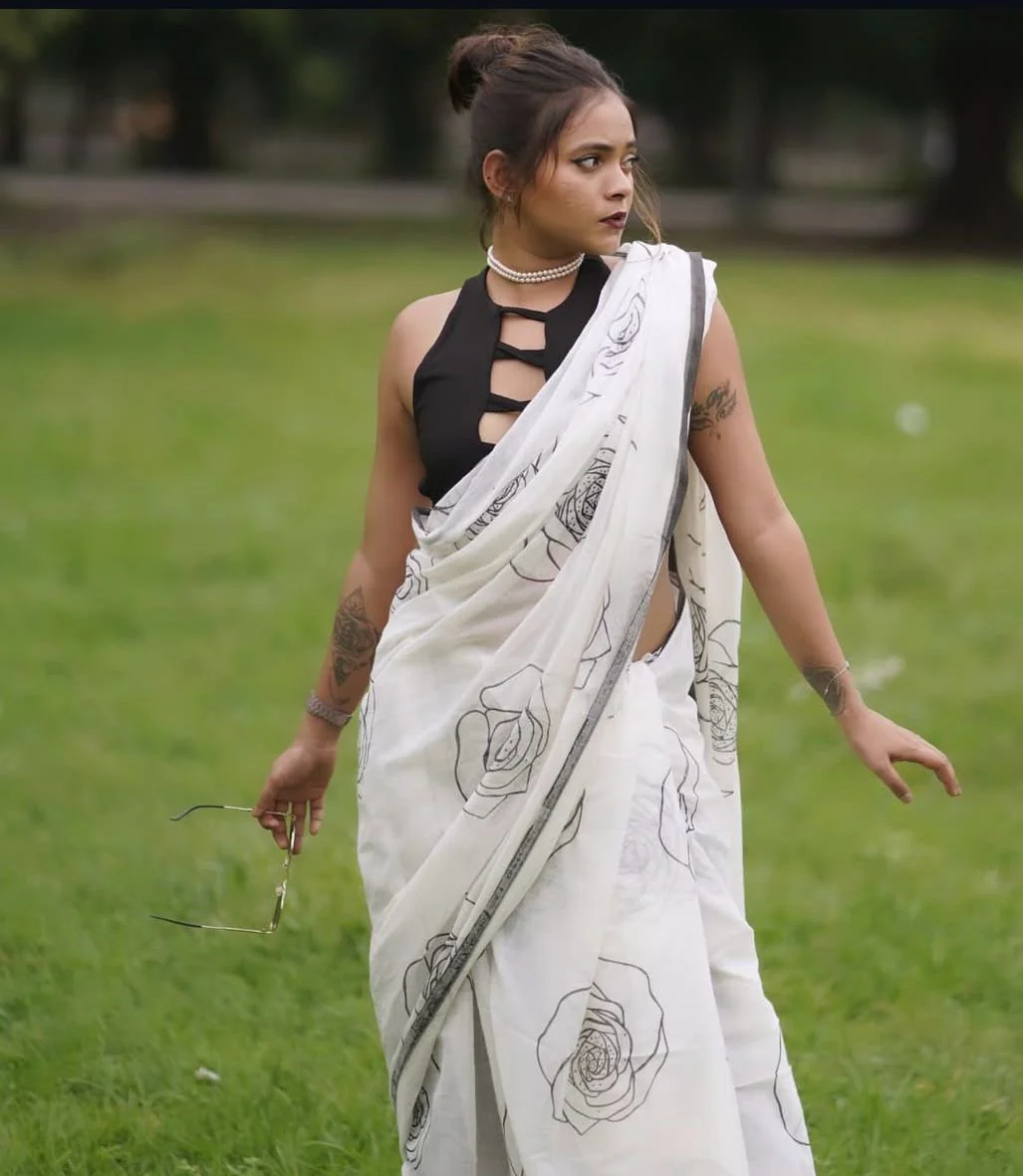 Women Mul Cotton Hand Paint Saree - Image 5
