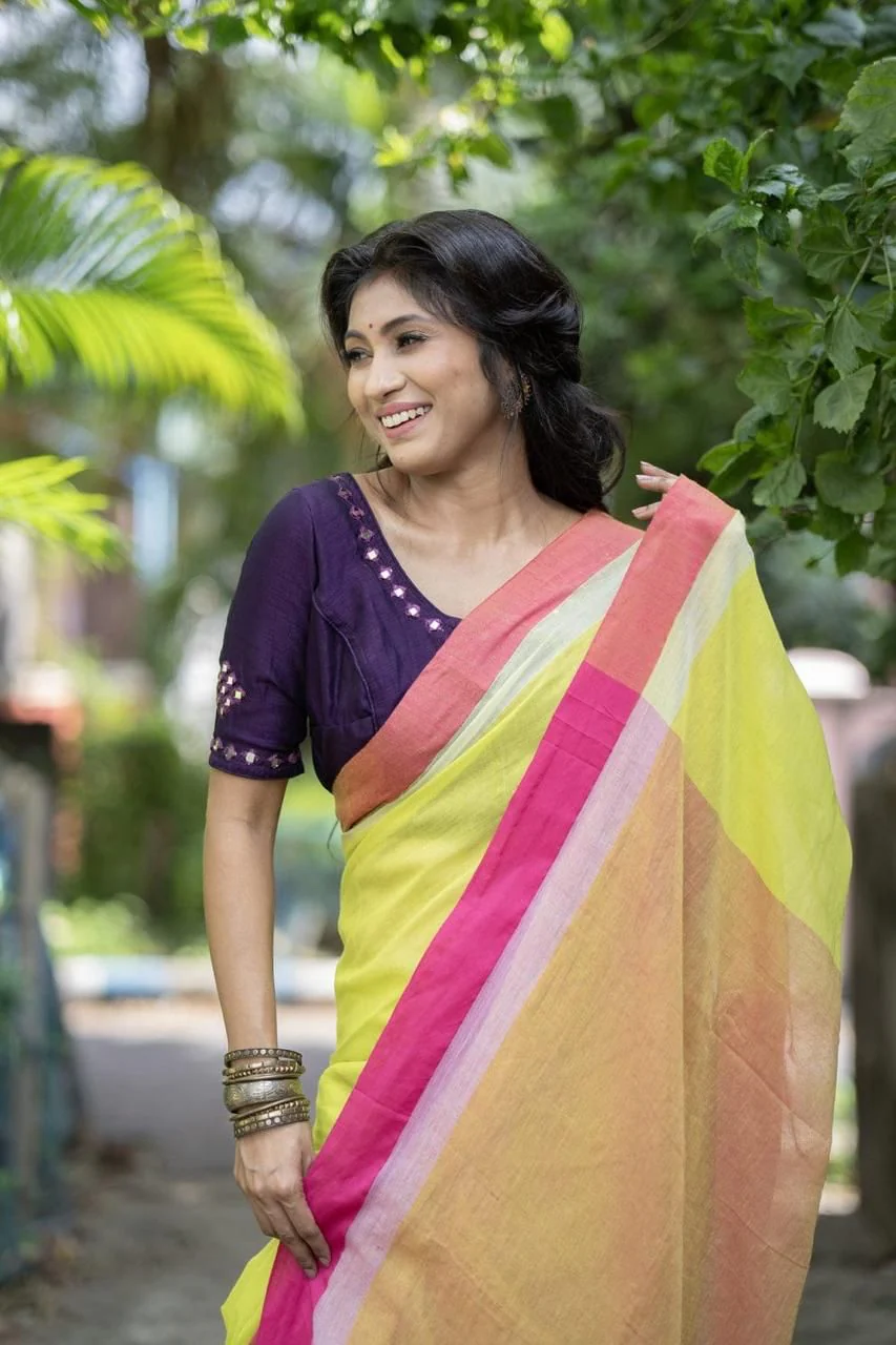 Women Mul Cotton Handloom Saree - Image 2