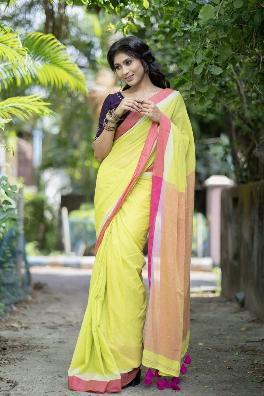 Women Mul Cotton Handloom Saree - Image 3