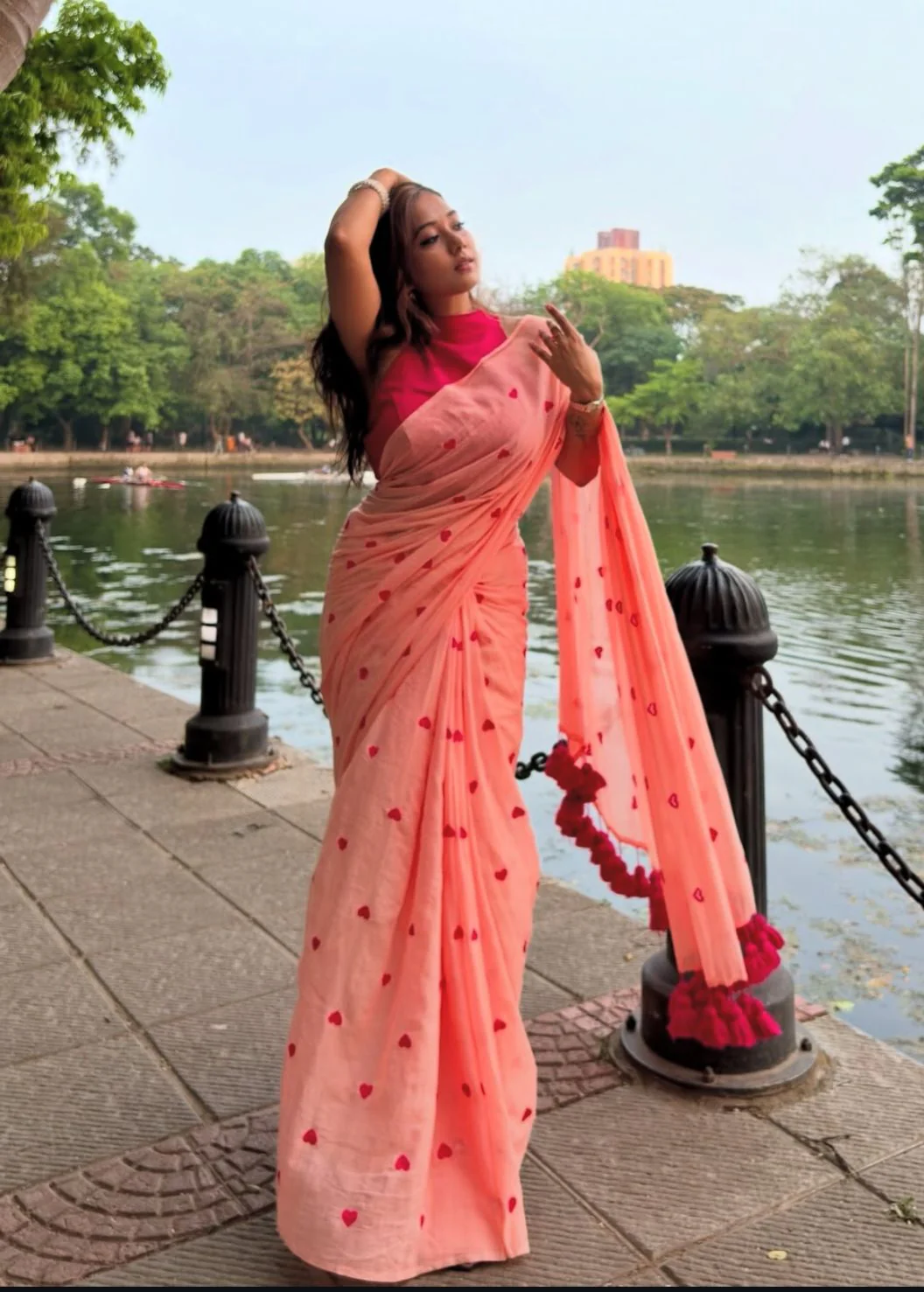 Women Mul Cotton Love Border Embroidery Saree - Image 2