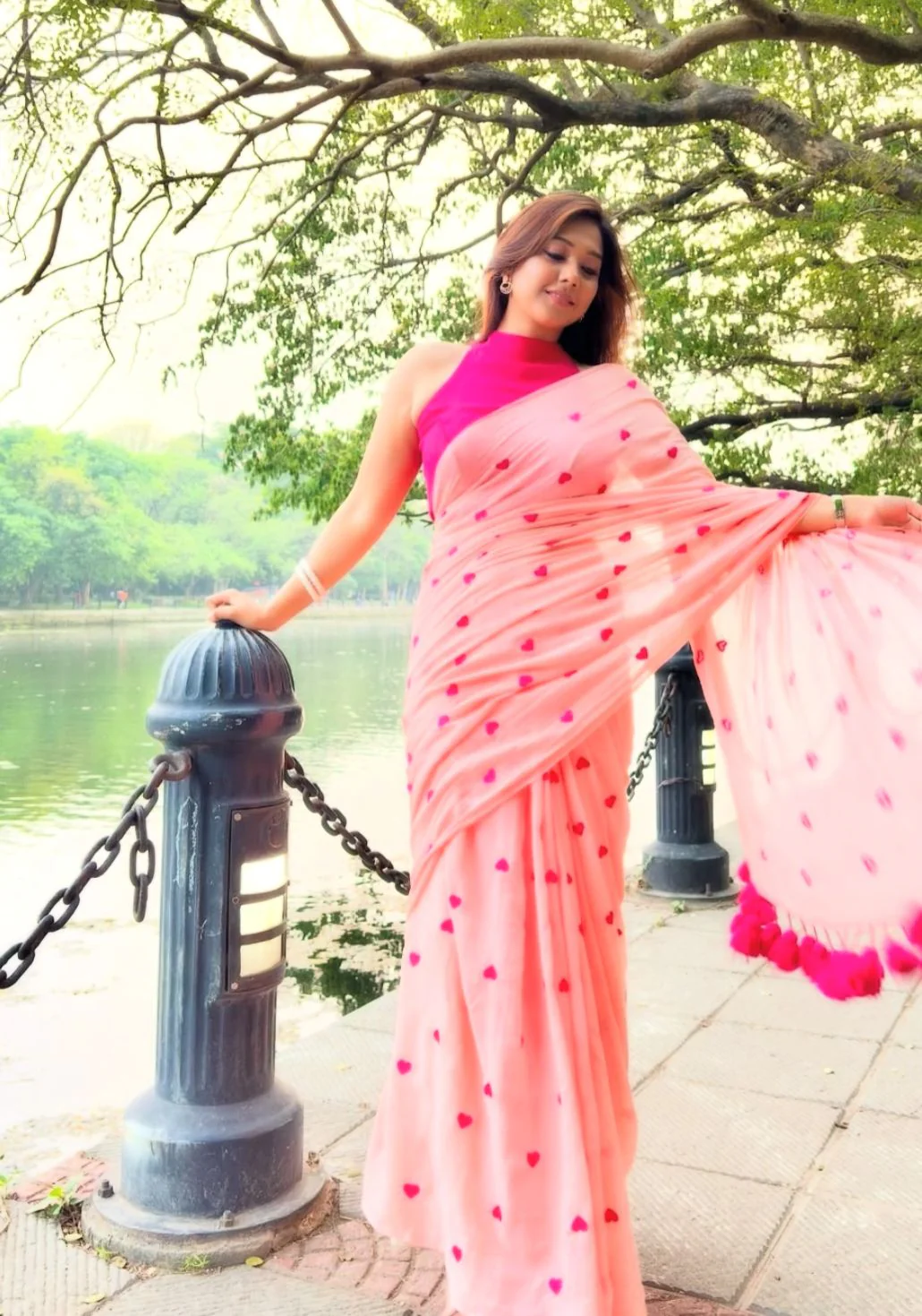 Women Mul Cotton Love Border Embroidery Saree - Image 3