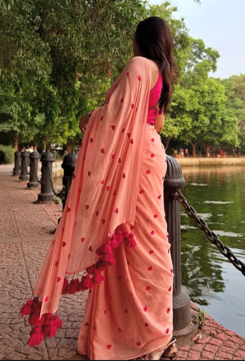 Women Mul Cotton Love Border Embroidery Saree - Image 6