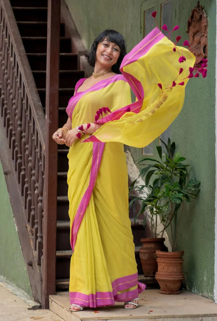 Women Mul Cotton Yellow Pink Border Saree - Image 4