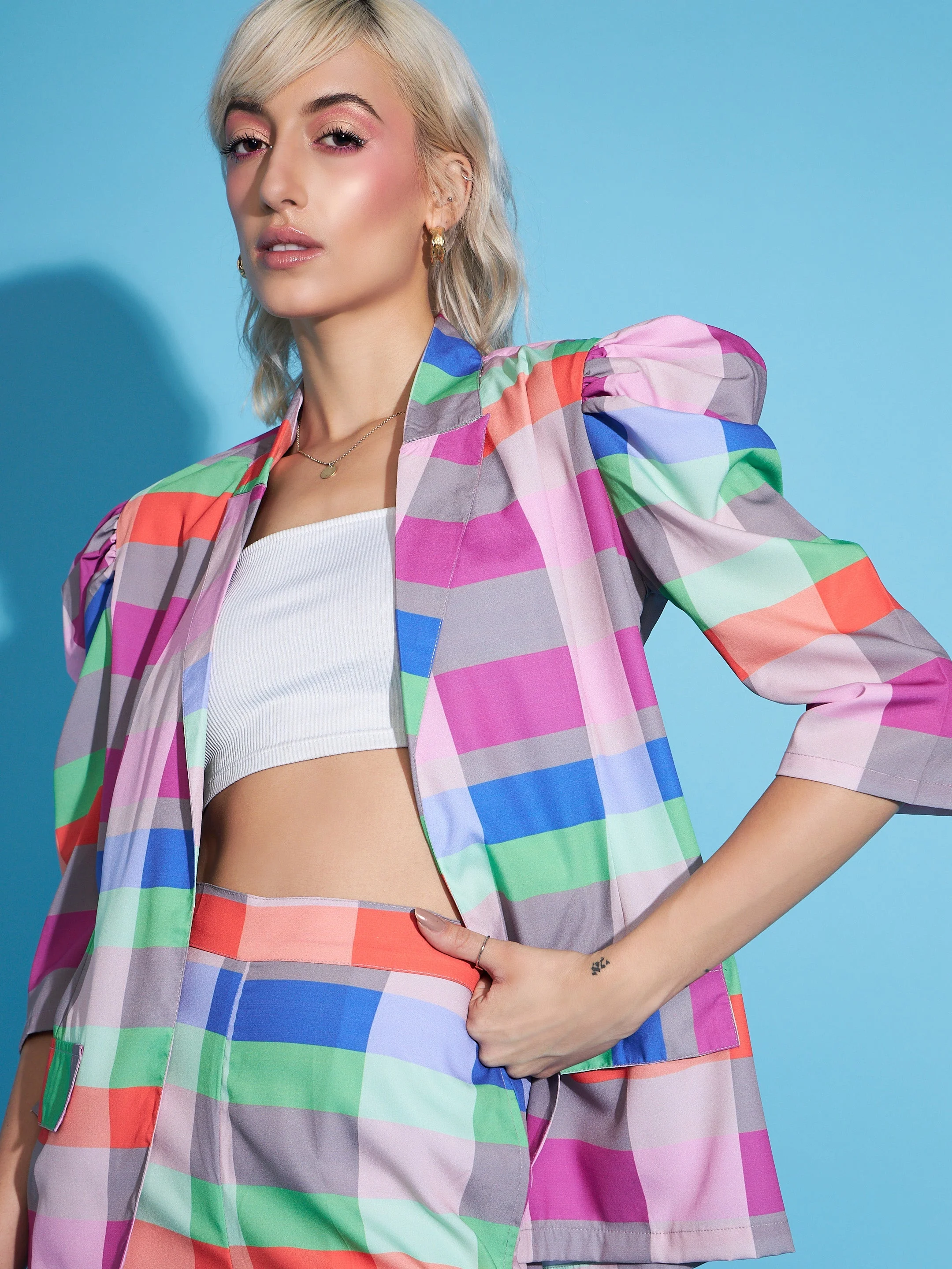 Women Multi Check Puff Blazer With Tapered Pants - Image 4