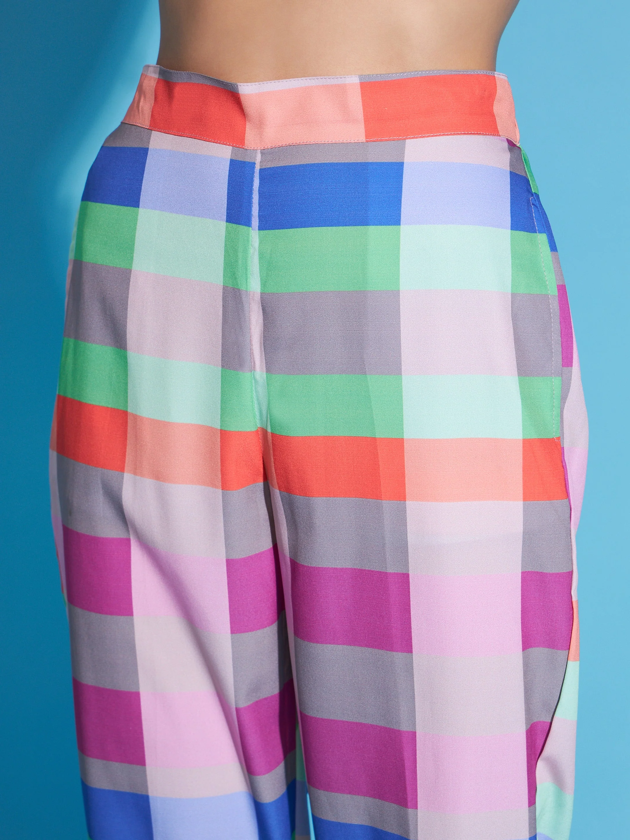 Women Multi Check Puff Blazer With Tapered Pants - Image 5