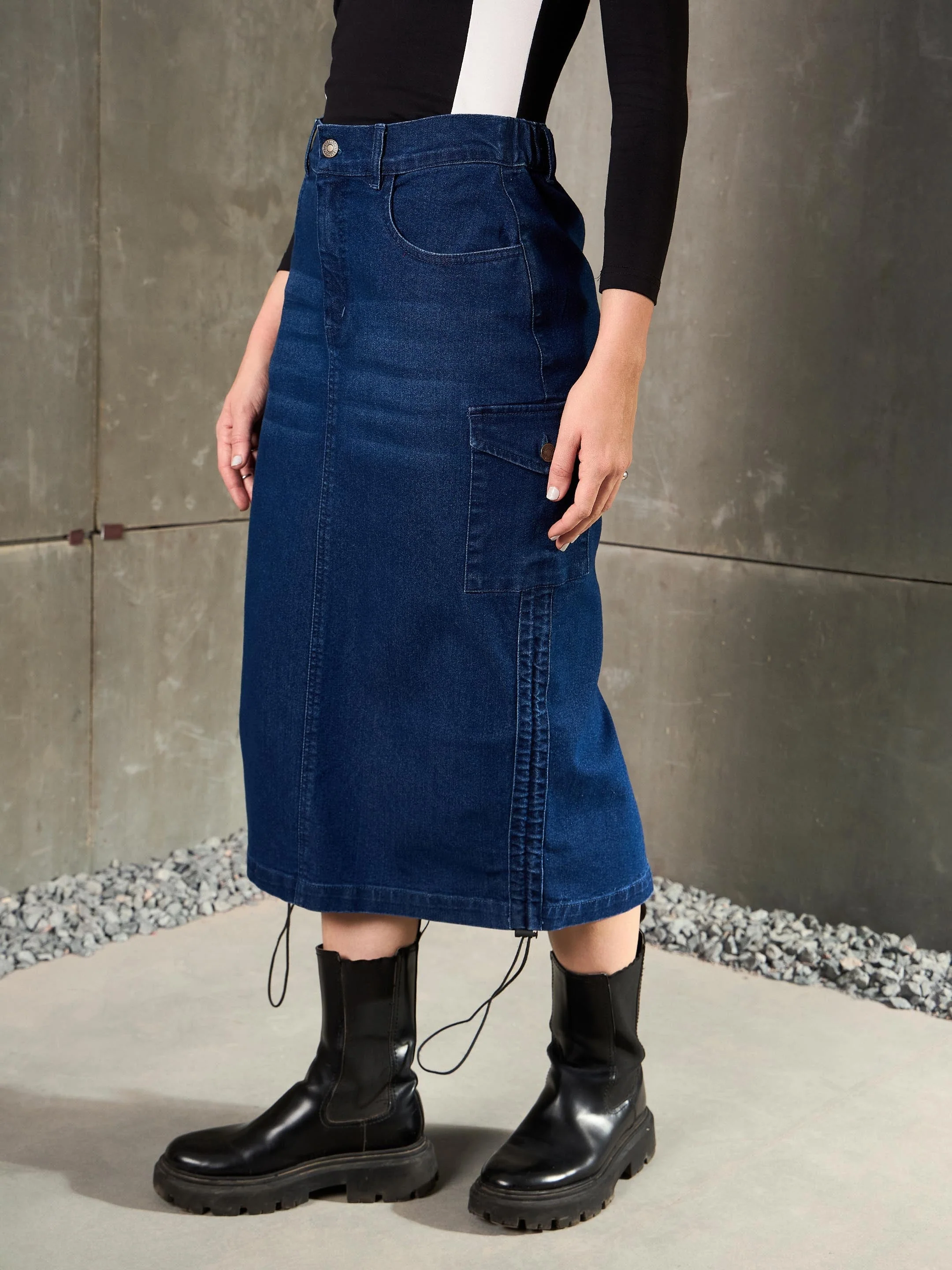 Women Navy Blue Denim Side Ruching Pencil Skirt - Image 3