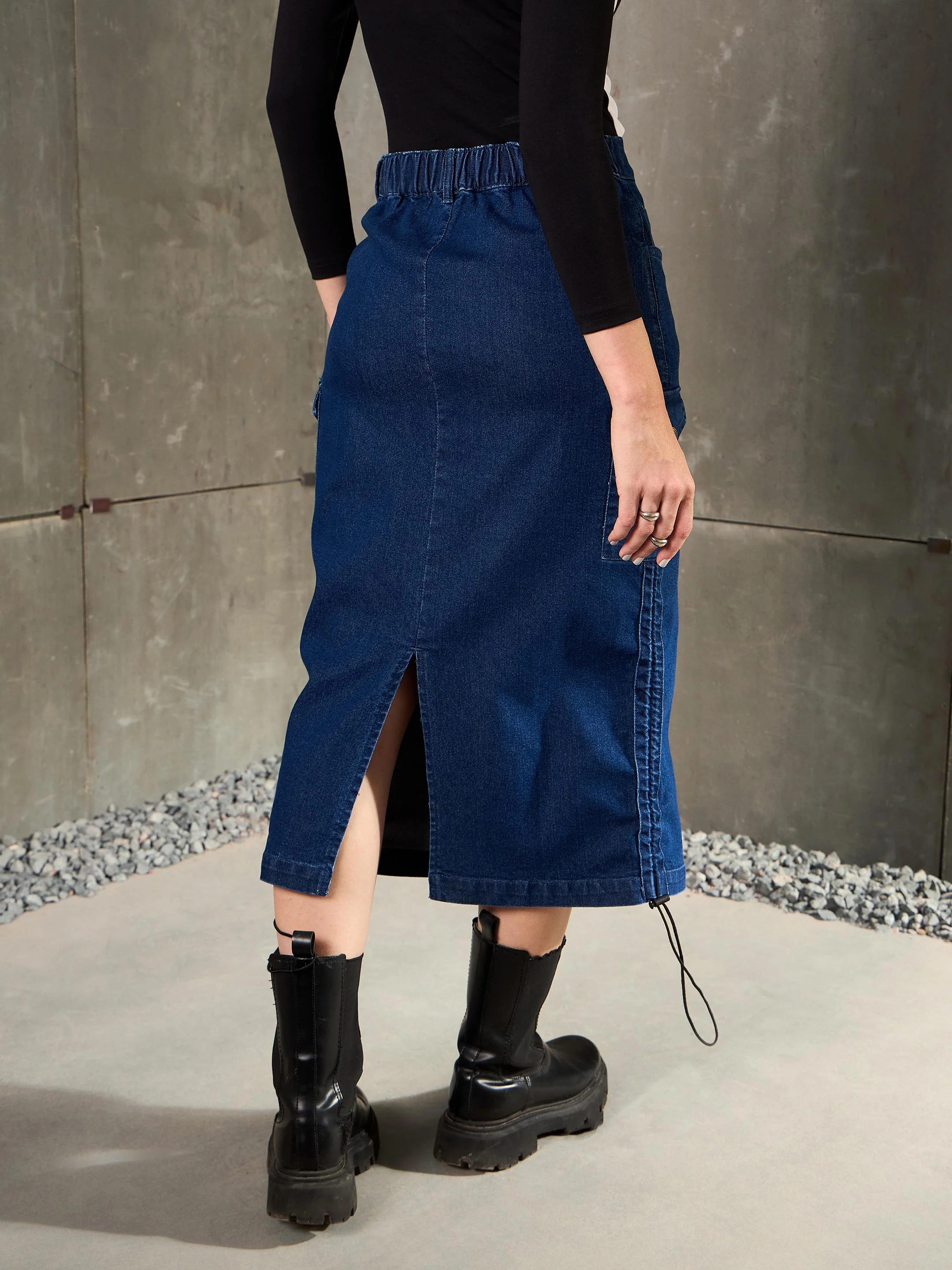 Women Navy Blue Denim Side Ruching Pencil Skirt - Image 5