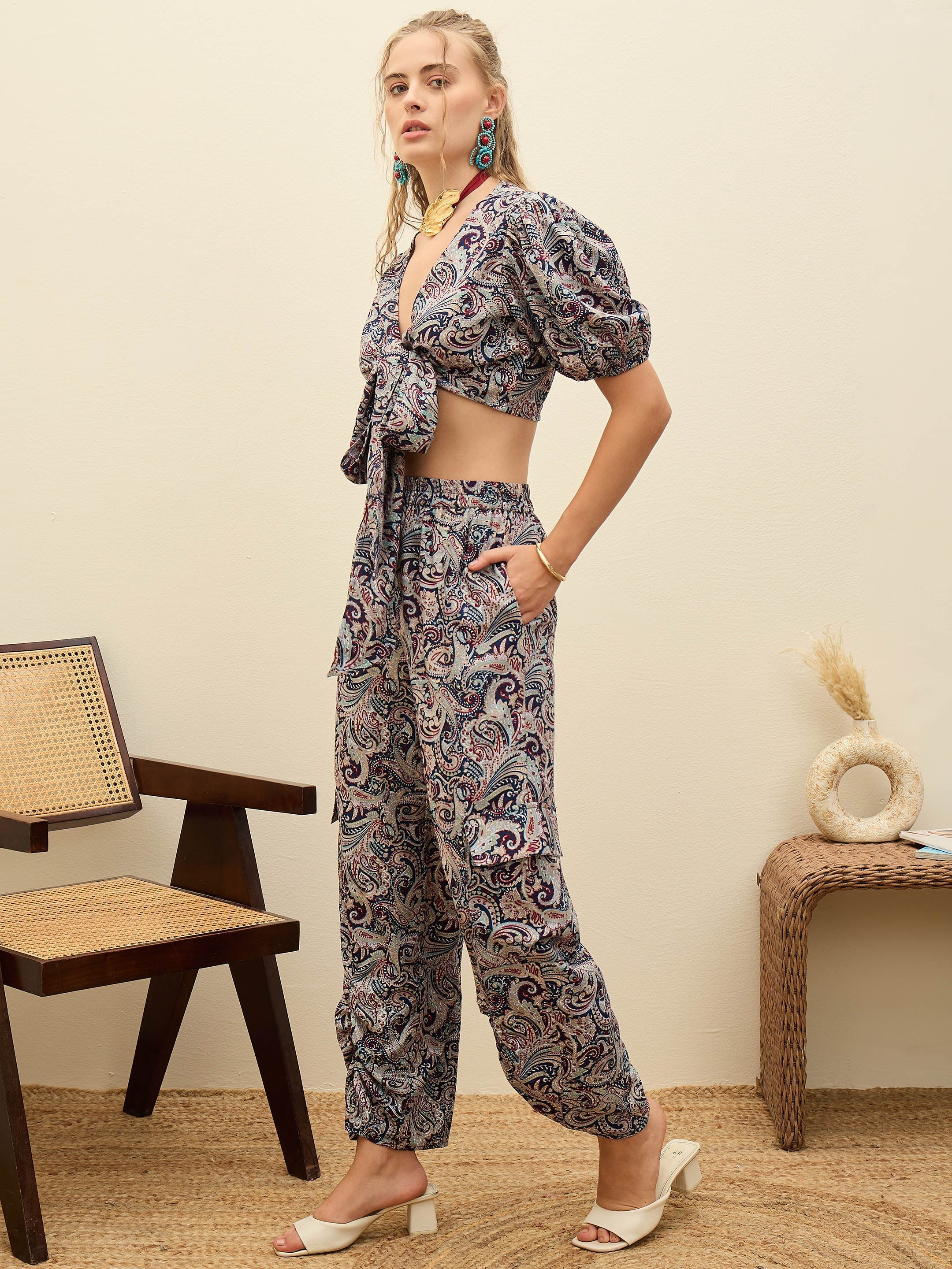 Women Navy Blue Paisley Printed Crop Top With Joggers - Image 3