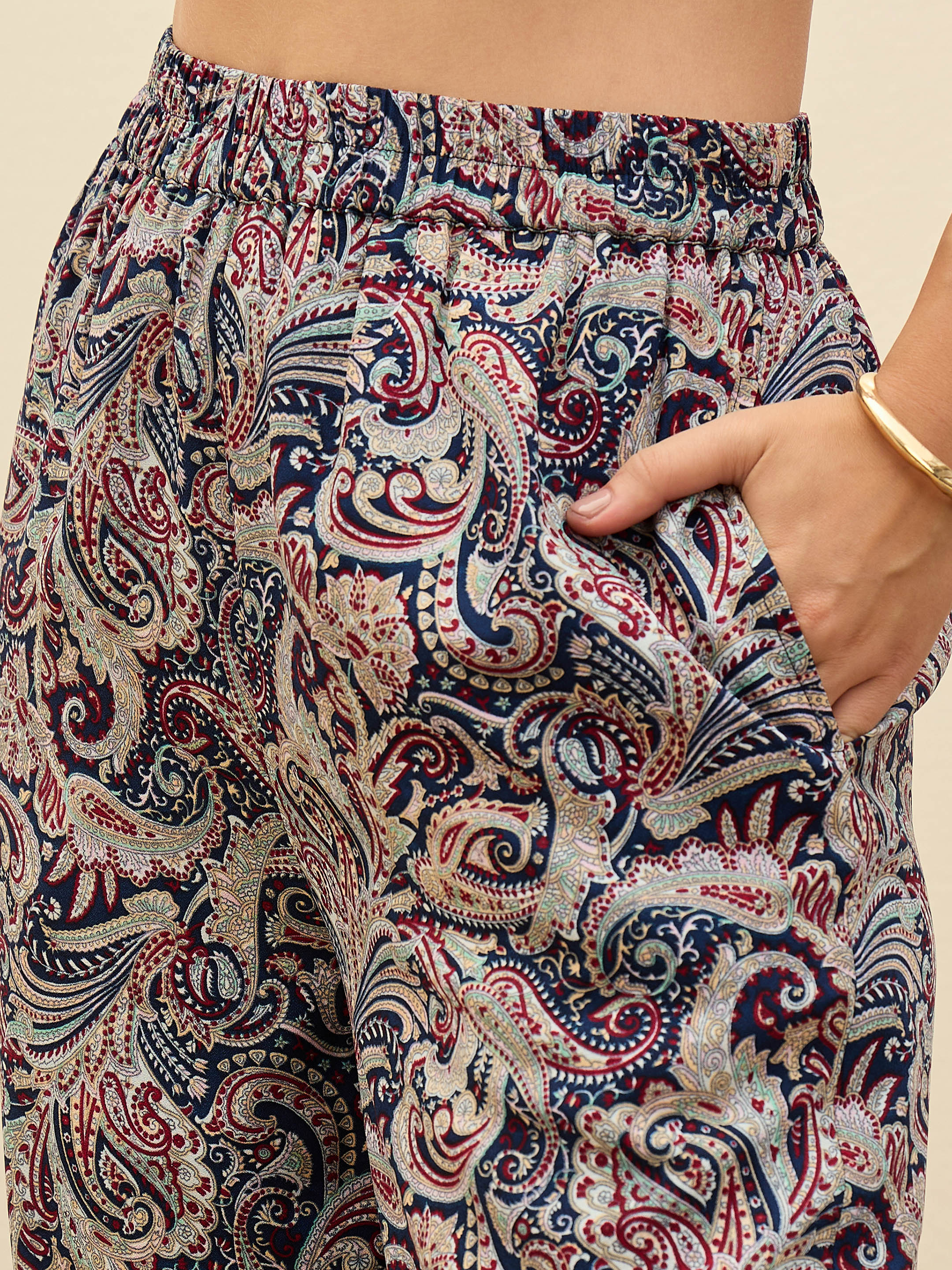 Women Navy Blue Paisley Printed Crop Top With Joggers - Image 5