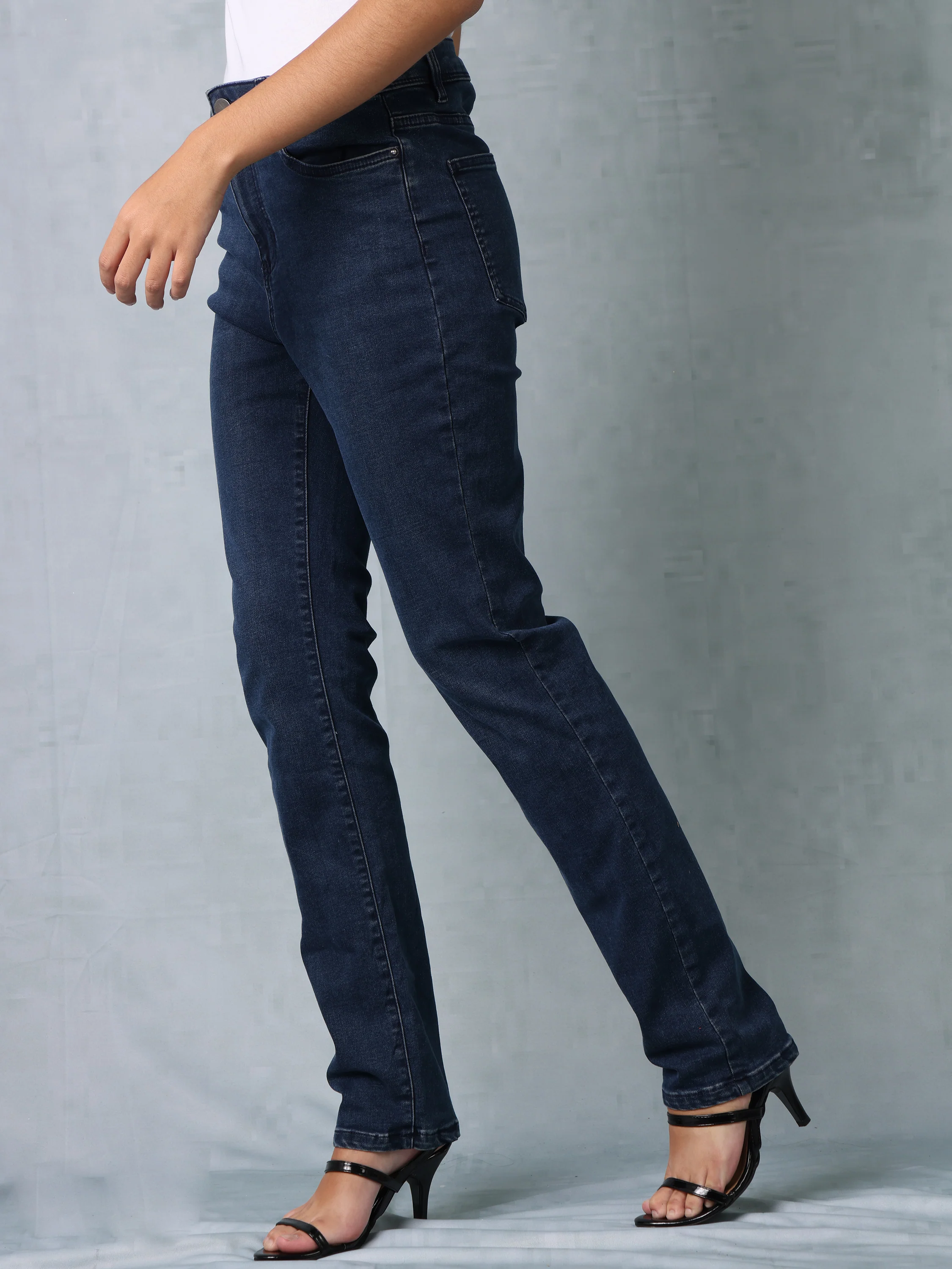 Women Navy Blue Straight Fit Jeans - Image 5