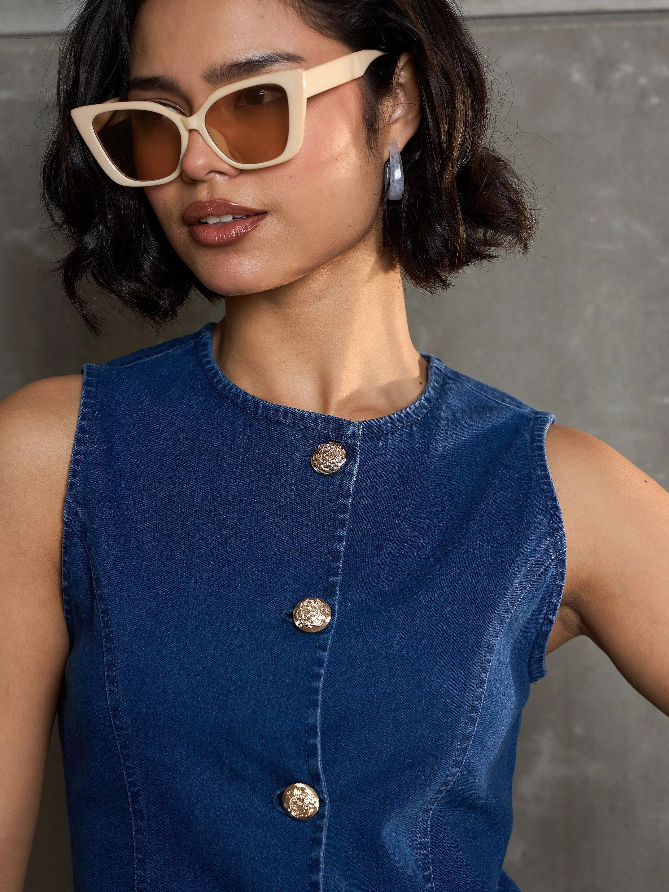 Women Navy Denim Front Open Sleeveless Top - Image 4